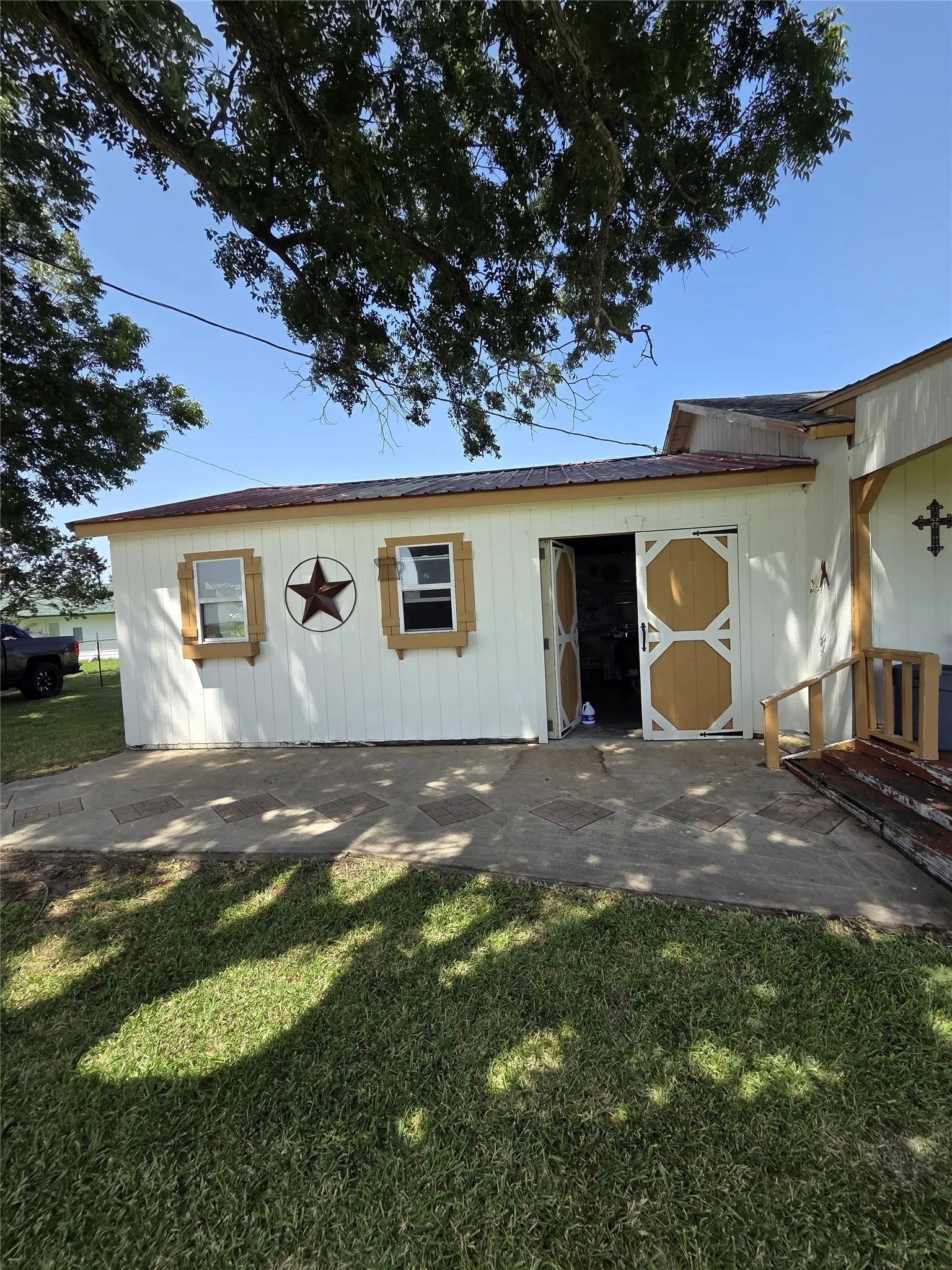 Single Family Residence For Sale in Johnson County , 2100 S Highway 171, Cleburne, Texas 76031, 3 Bedroom, 1 Bathroom, 2 Garage spaces, 1,605 Sqft, built in 1955, mls#21323403, Real Estate Agent in Cleburne, Homes For Sale in Johnson county, Homes For Sale in Cleburne, Realtor in Cleburne Texas, Real Estate Brokerage Independent Realty Texas, Luminita Cordes Realtor