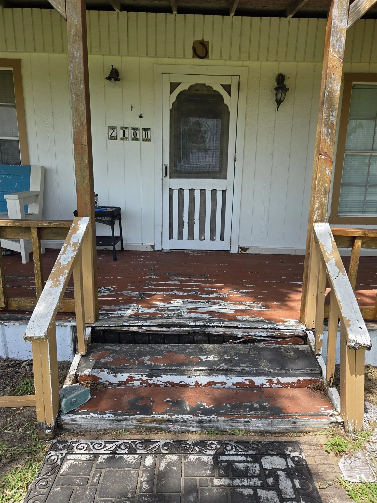 Single Family Residence For Sale in Johnson County , 2100 S Highway 171, Cleburne, Texas 76031, 3 Bedroom, 1 Bathroom, 2 Garage spaces, 1,605 Sqft, built in 1955, mls#21323403, Real Estate Agent in Cleburne, Homes For Sale in Johnson county, Homes For Sale in Cleburne, Realtor in Cleburne Texas, Real Estate Brokerage Independent Realty Texas, Luminita Cordes Realtor