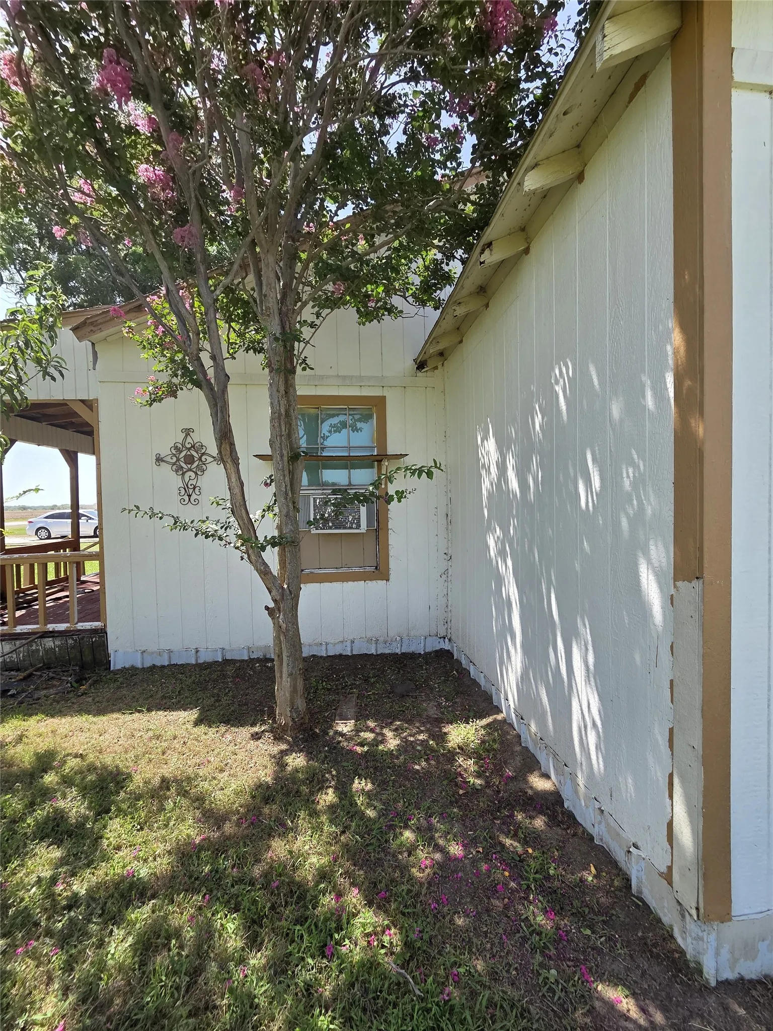 Single Family Residence For Sale in Johnson County , 2100 S Highway 171, Cleburne, Texas 76031, 3 Bedroom, 1 Bathroom, 2 Garage spaces, 1,605 Sqft, built in 1955, mls#21323403, Real Estate Agent in Cleburne, Homes For Sale in Johnson county, Homes For Sale in Cleburne, Realtor in Cleburne Texas, Real Estate Brokerage Independent Realty Texas, Luminita Cordes Realtor