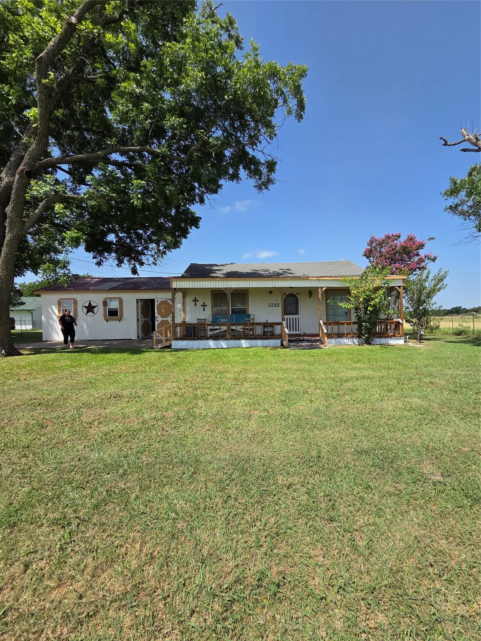 Single Family Residence For Sale in Johnson County , 2100 S Highway 171, Cleburne, Texas 76031, 3 Bedroom, 1 Bathroom, 2 Garage spaces, 1,605 Sqft, built in 1955, mls#21323403, Real Estate Agent in Cleburne, Homes For Sale in Johnson county, Homes For Sale in Cleburne, Realtor in Cleburne Texas, Real Estate Brokerage Independent Realty Texas, Luminita Cordes Realtor