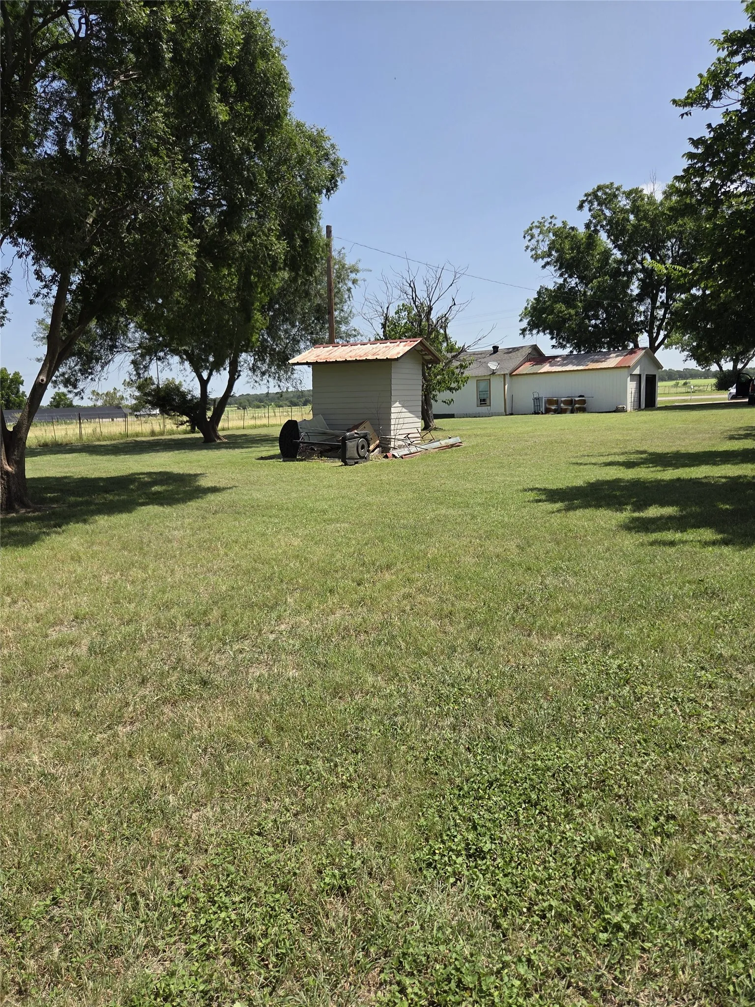 Single Family Residence For Sale in Johnson County , 2100 S Highway 171, Cleburne, Texas 76031, 3 Bedroom, 1 Bathroom, 2 Garage spaces, 1,605 Sqft, built in 1955, mls#21323403, Real Estate Agent in Cleburne, Homes For Sale in Johnson county, Homes For Sale in Cleburne, Realtor in Cleburne Texas, Real Estate Brokerage Independent Realty Texas, Luminita Cordes Realtor
