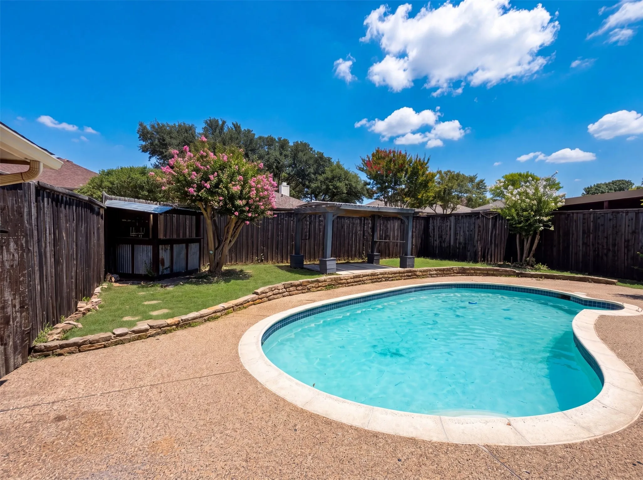 Single Family Residence For Sale in Collin County , 1613 Mullins Drive, Plano, Texas 75025, 3 Bedroom, 2 Bathroom, Garage spaces, 2,012 Sqft, built in 1985, mls#21323404, Real Estate Agent in Plano, Homes For Sale in Collin county, Homes For Sale in Plano, Realtor in Plano Texas, Real Estate Brokerage Independent Realty Texas, Luminita Cordes Realtor