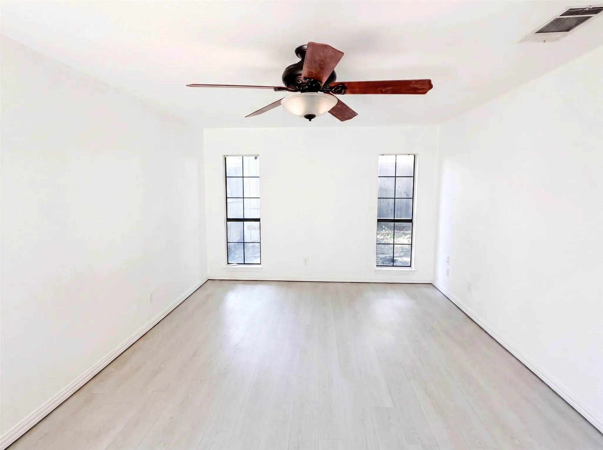 Single Family Residence For Sale in Collin County , 1613 Mullins Drive, Plano, Texas 75025, 3 Bedroom, 2 Bathroom, Garage spaces, 2,012 Sqft, built in 1985, mls#21323404, Real Estate Agent in Plano, Homes For Sale in Collin county, Homes For Sale in Plano, Realtor in Plano Texas, Real Estate Brokerage Independent Realty Texas, Luminita Cordes Realtor