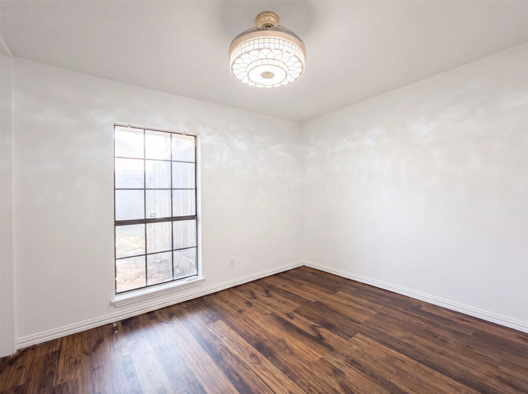 Single Family Residence For Sale in Collin County , 1613 Mullins Drive, Plano, Texas 75025, 3 Bedroom, 2 Bathroom, Garage spaces, 2,012 Sqft, built in 1985, mls#21323404, Real Estate Agent in Plano, Homes For Sale in Collin county, Homes For Sale in Plano, Realtor in Plano Texas, Real Estate Brokerage Independent Realty Texas, Luminita Cordes Realtor