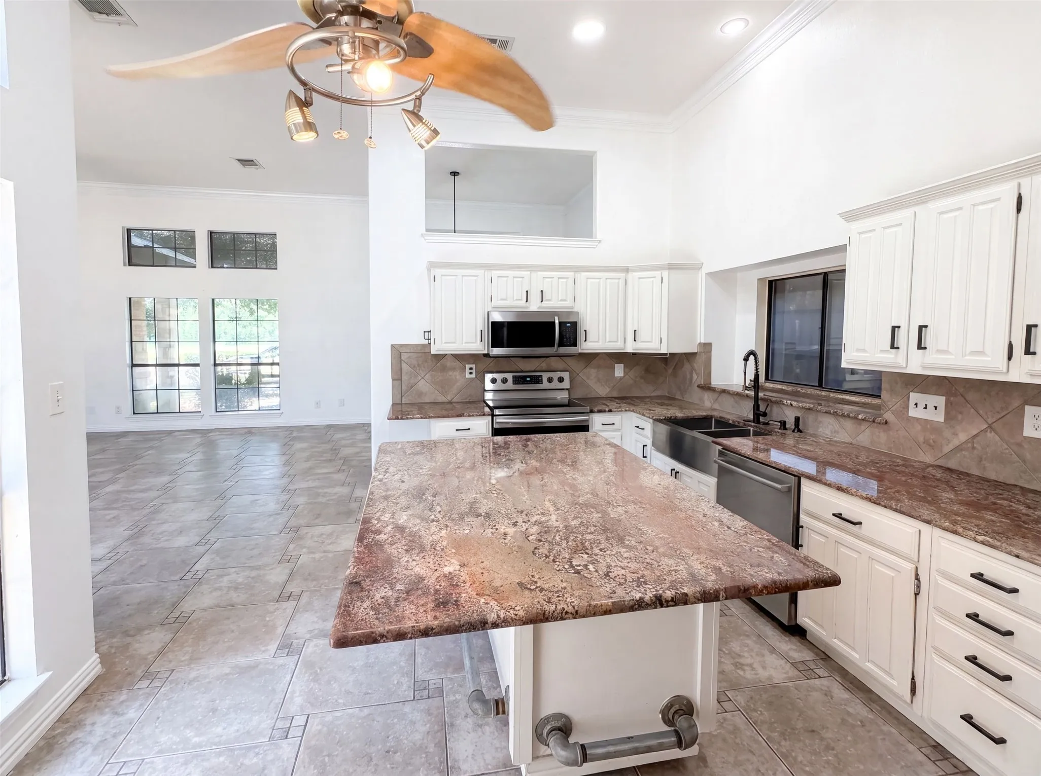 Single Family Residence For Sale in Collin County , 1613 Mullins Drive, Plano, Texas 75025, 3 Bedroom, 2 Bathroom, Garage spaces, 2,012 Sqft, built in 1985, mls#21323404, Real Estate Agent in Plano, Homes For Sale in Collin county, Homes For Sale in Plano, Realtor in Plano Texas, Real Estate Brokerage Independent Realty Texas, Luminita Cordes Realtor
