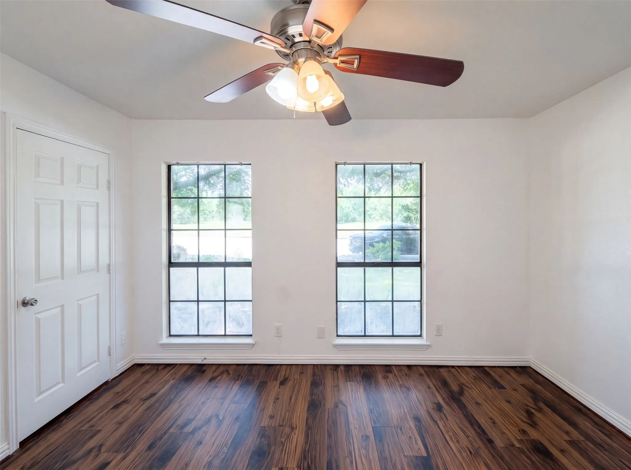 Single Family Residence For Sale in Collin County , 1613 Mullins Drive, Plano, Texas 75025, 3 Bedroom, 2 Bathroom, Garage spaces, 2,012 Sqft, built in 1985, mls#21323404, Real Estate Agent in Plano, Homes For Sale in Collin county, Homes For Sale in Plano, Realtor in Plano Texas, Real Estate Brokerage Independent Realty Texas, Luminita Cordes Realtor
