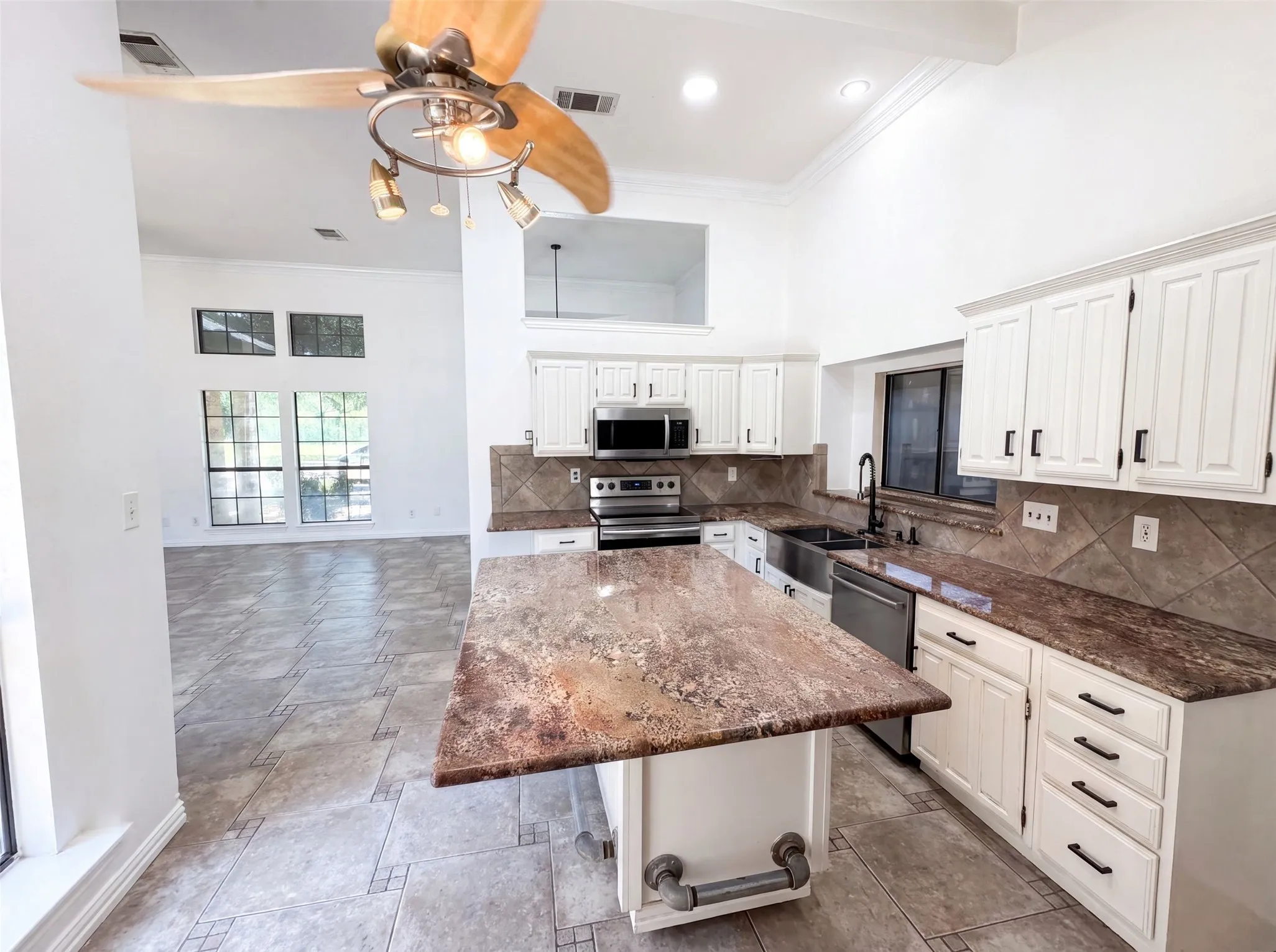 Single Family Residence For Sale in Collin County , 1613 Mullins Drive, Plano, Texas 75025, 3 Bedroom, 2 Bathroom, Garage spaces, 2,012 Sqft, built in 1985, mls#21323404, Real Estate Agent in Plano, Homes For Sale in Collin county, Homes For Sale in Plano, Realtor in Plano Texas, Real Estate Brokerage Independent Realty Texas, Luminita Cordes Realtor