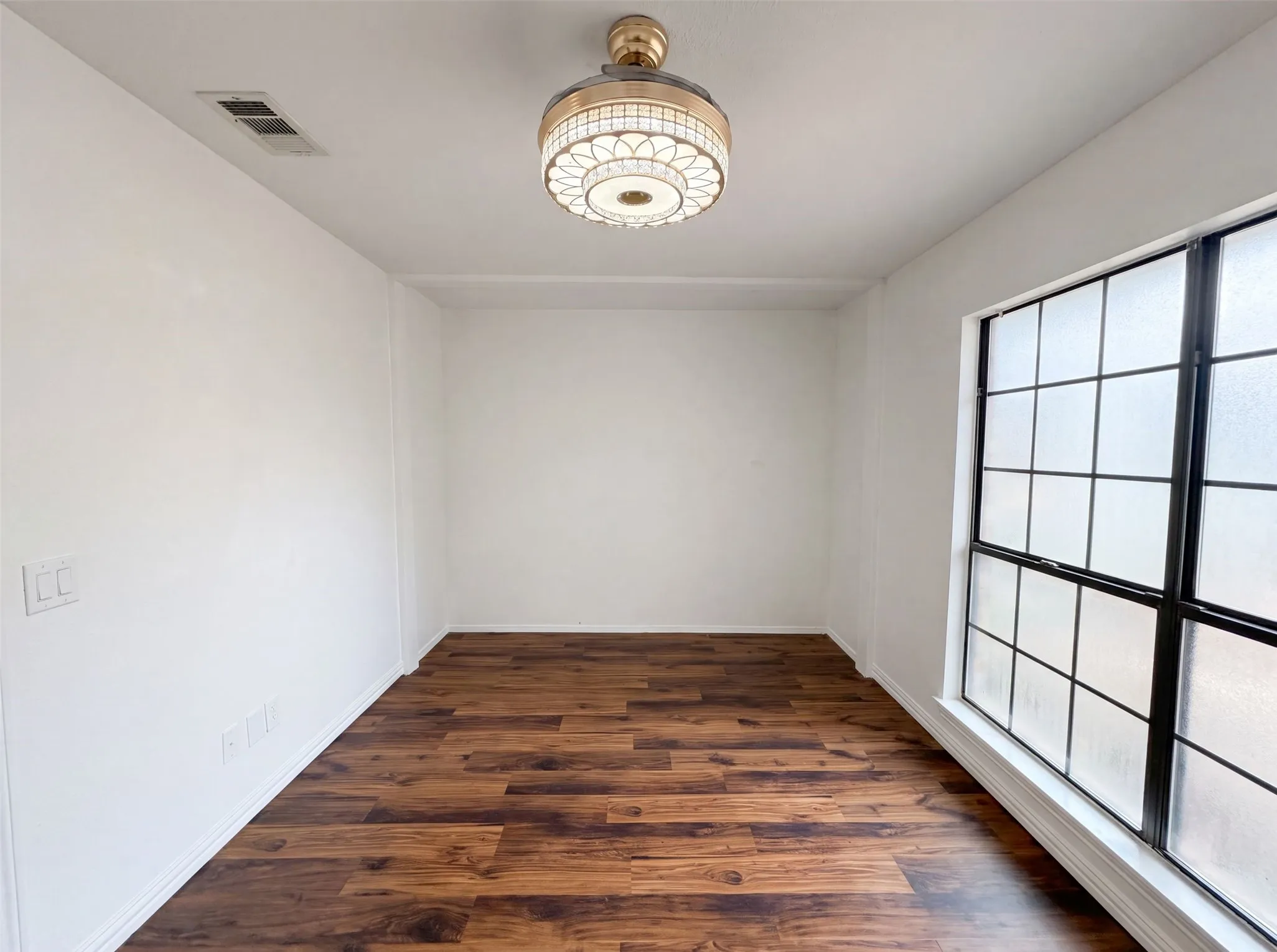 Single Family Residence For Sale in Collin County , 1613 Mullins Drive, Plano, Texas 75025, 3 Bedroom, 2 Bathroom, Garage spaces, 2,012 Sqft, built in 1985, mls#21323404, Real Estate Agent in Plano, Homes For Sale in Collin county, Homes For Sale in Plano, Realtor in Plano Texas, Real Estate Brokerage Independent Realty Texas, Luminita Cordes Realtor