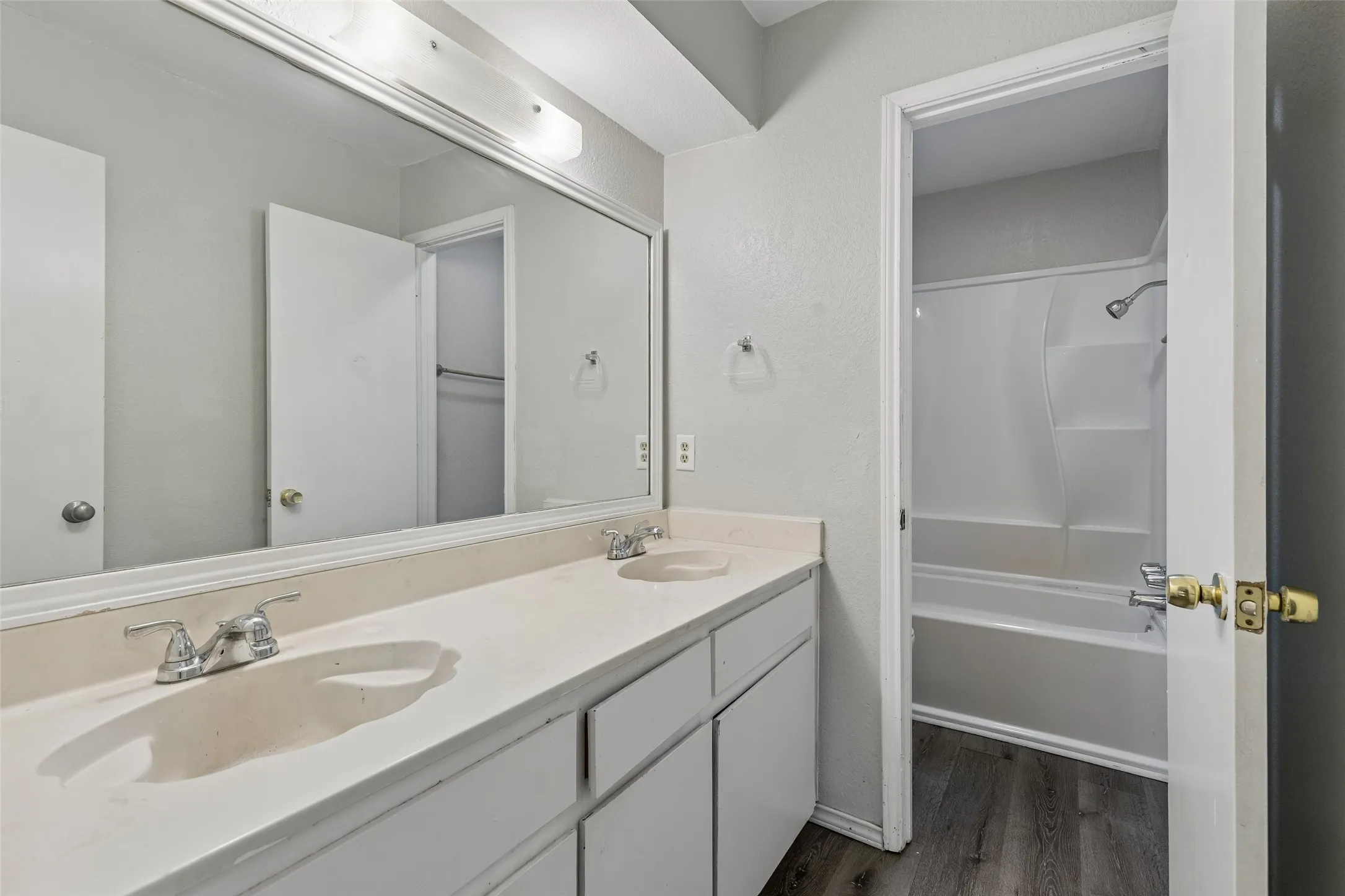 Quadruplex For Sale in Tarrant County , 321 Cambridge Drive, Saginaw, Texas 76179, 8 Bedroom, 8 Bathroom, Garage spaces, 0 Sqft, built in 1982, mls#21322557, Real Estate Agent in Saginaw, Homes For Sale in Tarrant county, Homes For Sale in Saginaw, Realtor in Saginaw Texas, Real Estate Brokerage Independent Realty Texas, Luminita Cordes Realtor