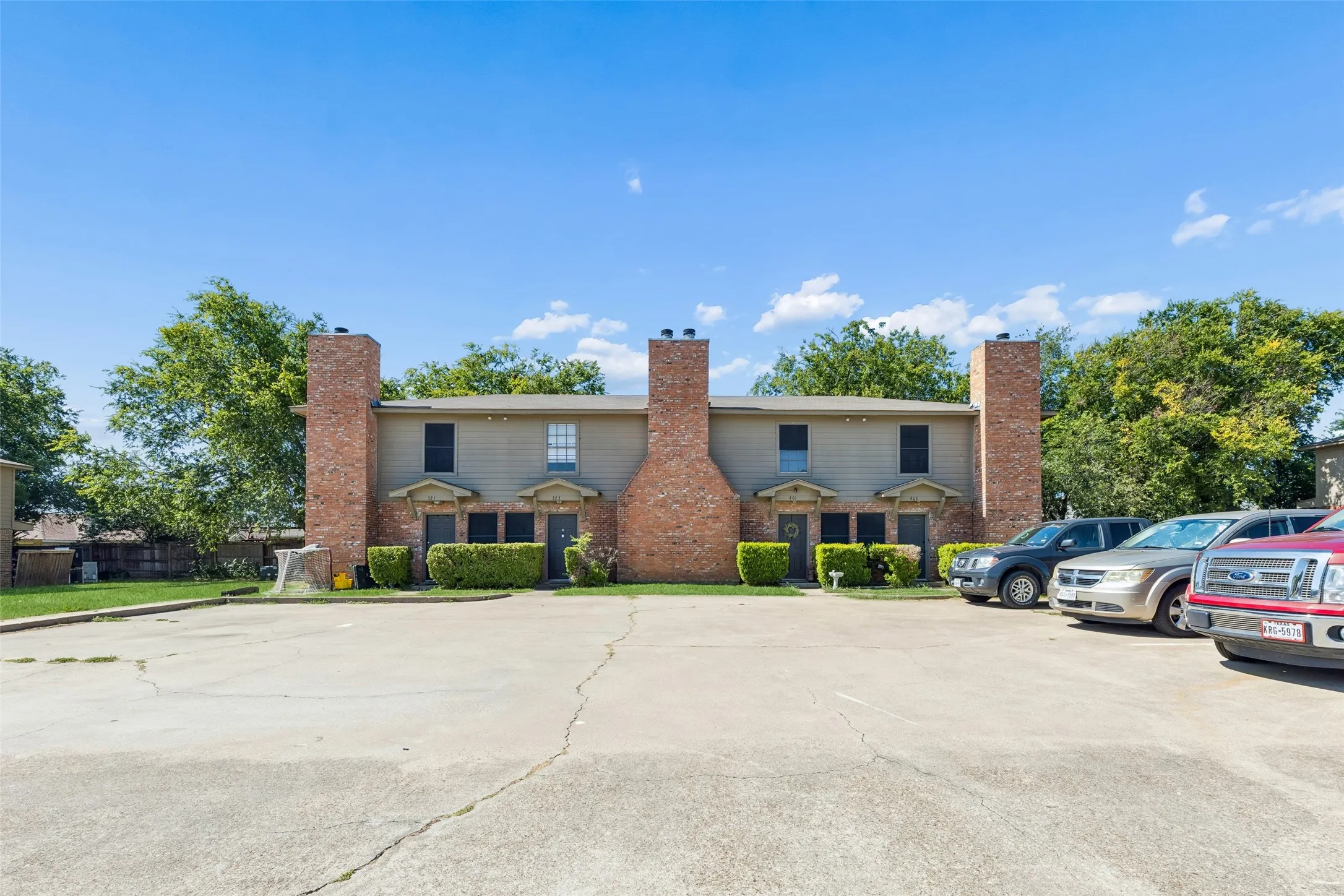 Quadruplex For Sale in Tarrant County , 321 Cambridge Drive, Saginaw, Texas 76179, 8 Bedroom, 8 Bathroom, Garage spaces, 0 Sqft, built in 1982, mls#21322557, Real Estate Agent in Saginaw, Homes For Sale in Tarrant county, Homes For Sale in Saginaw, Realtor in Saginaw Texas, Real Estate Brokerage Independent Realty Texas, Luminita Cordes Realtor