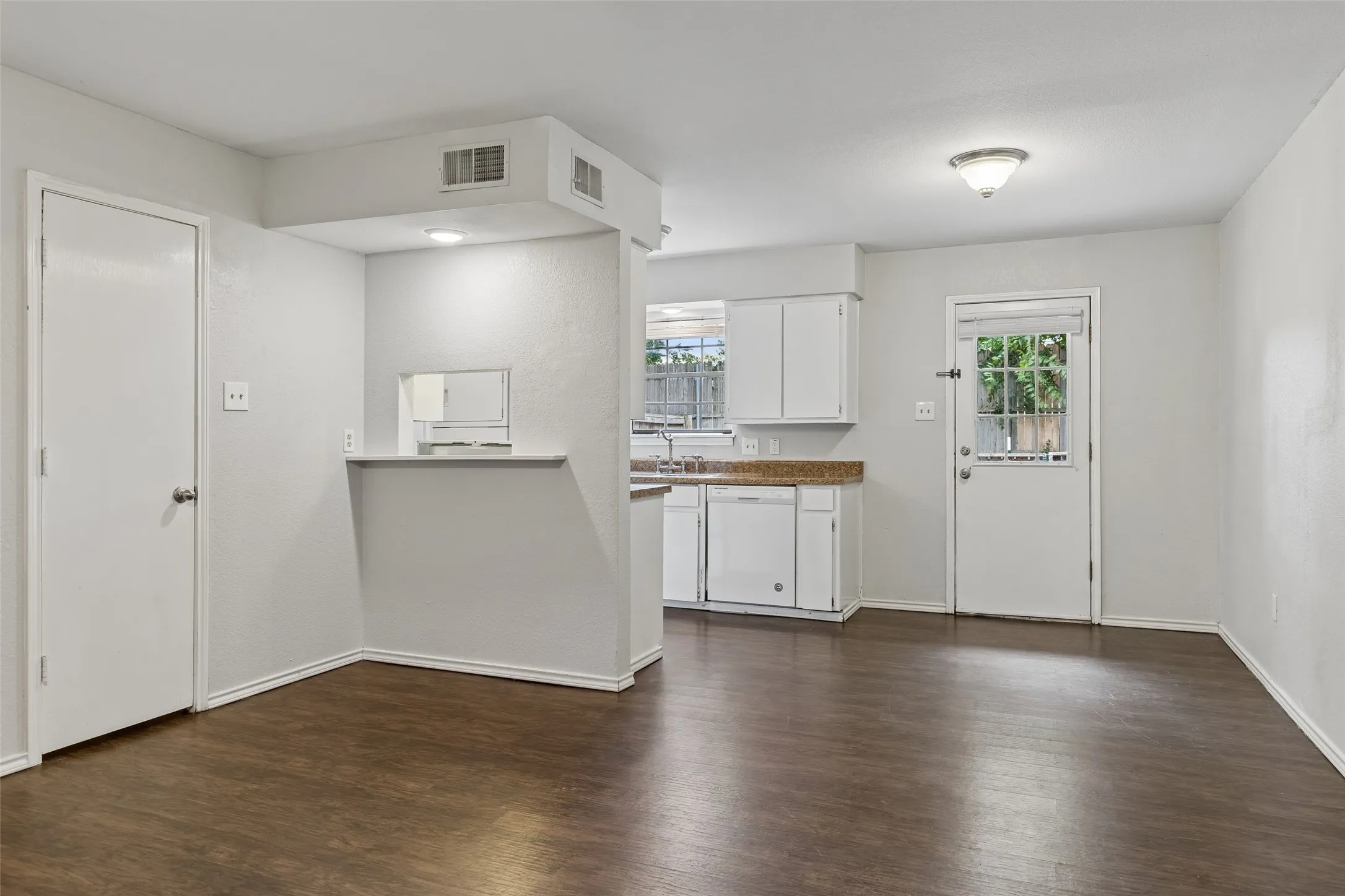 Quadruplex For Sale in Tarrant County , 321 Cambridge Drive, Saginaw, Texas 76179, 8 Bedroom, 8 Bathroom, Garage spaces, 0 Sqft, built in 1982, mls#21322557, Real Estate Agent in Saginaw, Homes For Sale in Tarrant county, Homes For Sale in Saginaw, Realtor in Saginaw Texas, Real Estate Brokerage Independent Realty Texas, Luminita Cordes Realtor