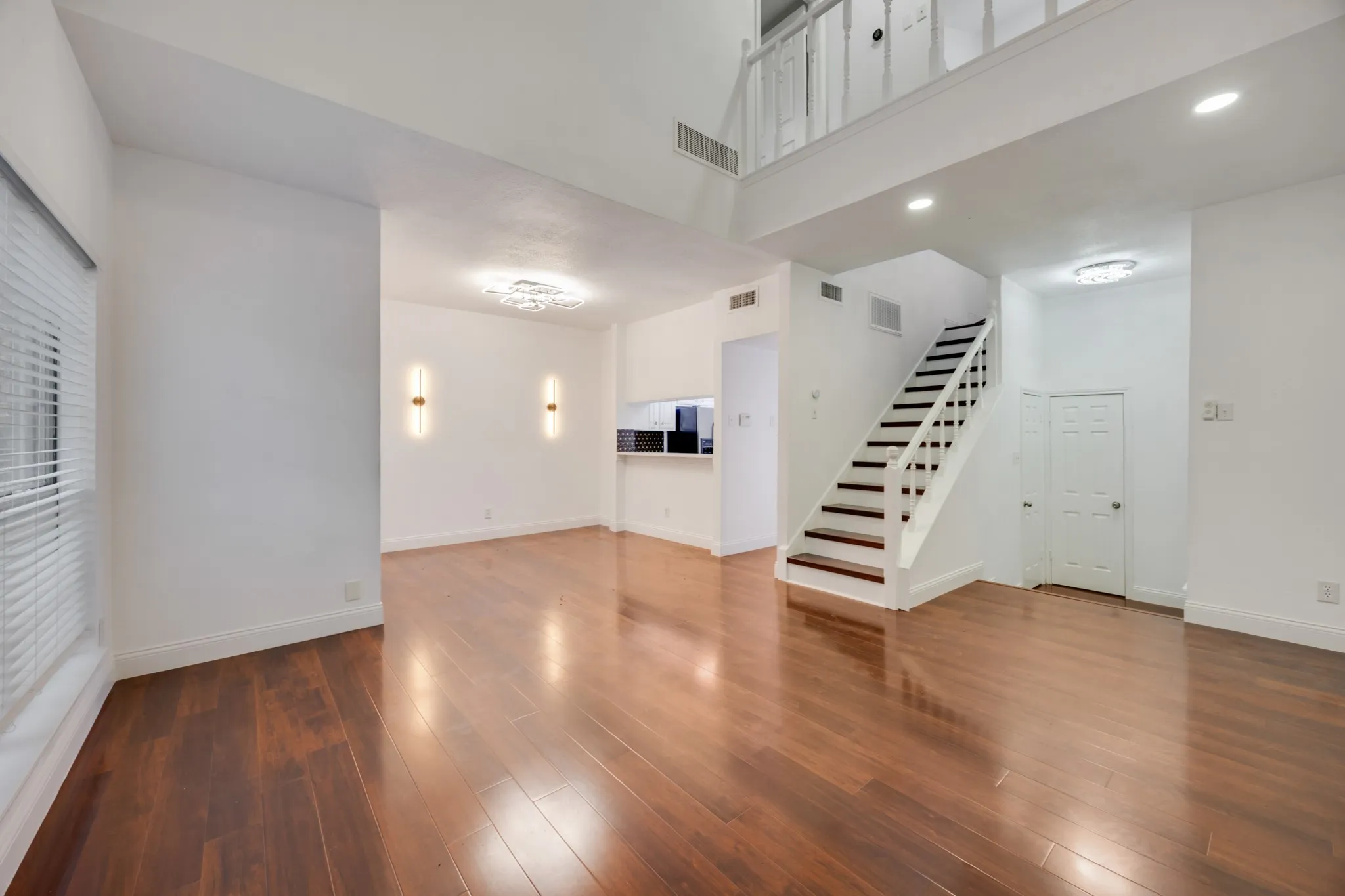 Condominium For Sale in Collin County , 4050 Frankford Road 802, Dallas, Texas 75287, 2 Bedroom, 3 Bathroom, 2 Garage spaces, 1,425 Sqft, built in 1982, mls#21317841, Real Estate Agent in Dallas, Homes For Sale in Collin county, Homes For Sale in Dallas, Realtor in Dallas Texas, Real Estate Brokerage Independent Realty Texas, Luminita Cordes Realtor