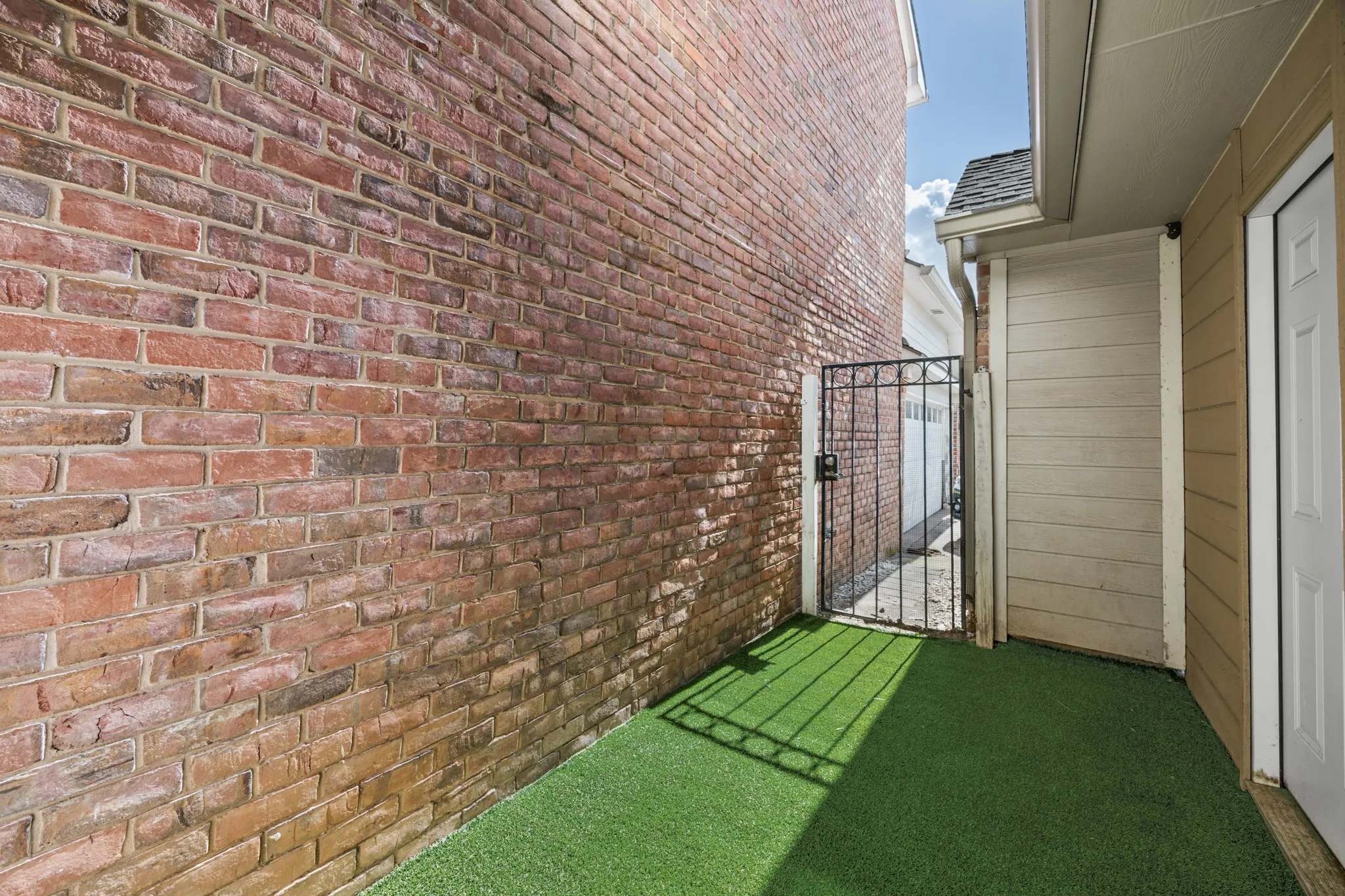 Condominium For Sale in Collin County , 4050 Frankford Road 802, Dallas, Texas 75287, 2 Bedroom, 3 Bathroom, 2 Garage spaces, 1,425 Sqft, built in 1982, mls#21317841, Real Estate Agent in Dallas, Homes For Sale in Collin county, Homes For Sale in Dallas, Realtor in Dallas Texas, Real Estate Brokerage Independent Realty Texas, Luminita Cordes Realtor