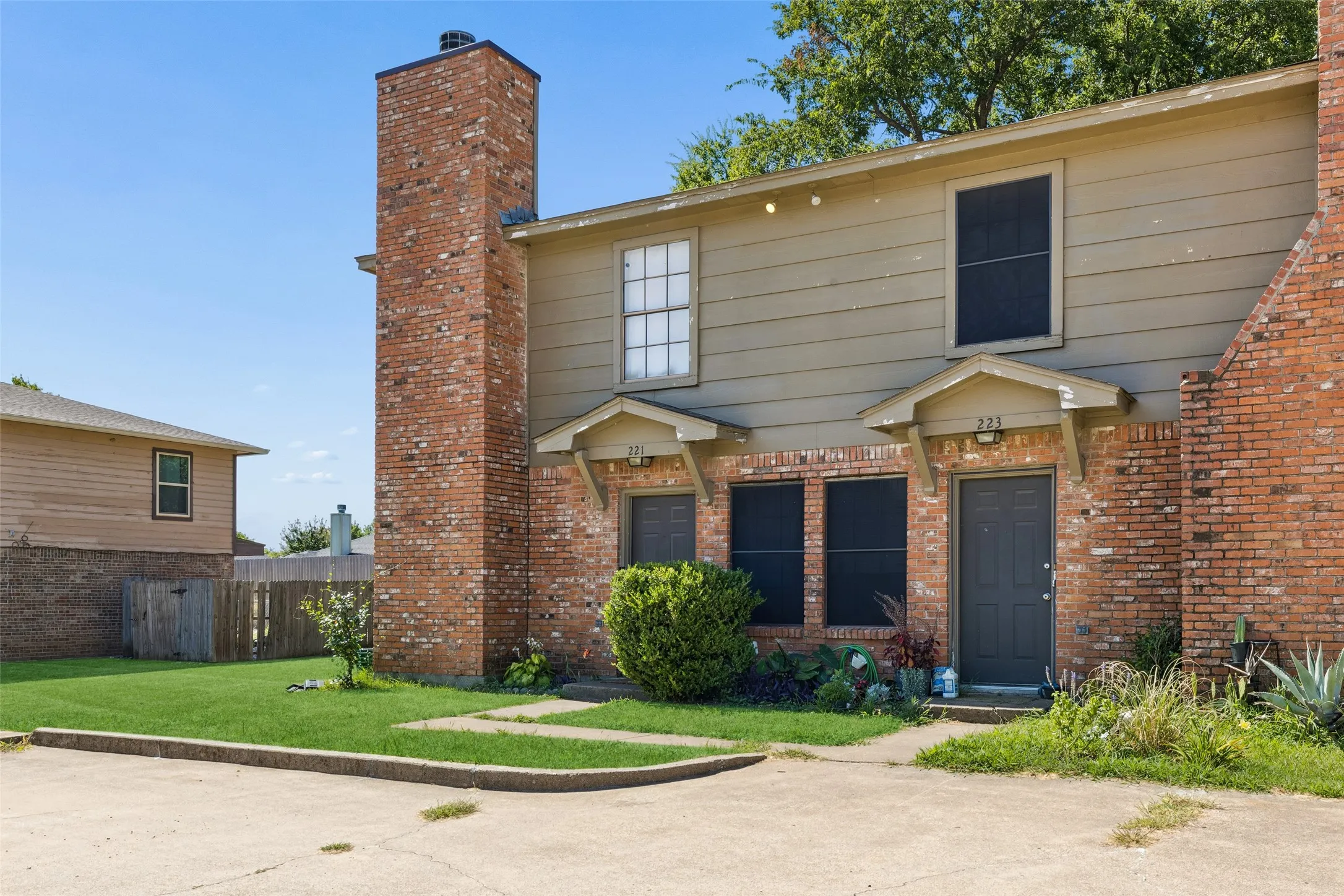 Quadruplex For Sale in Tarrant County , 221 Cambridge Drive, Saginaw, Texas 76179, 8 Bedroom, 8 Bathroom, Garage spaces, 0 Sqft, built in 1982, mls#21322534, Real Estate Agent in Saginaw, Homes For Sale in Tarrant county, Homes For Sale in Saginaw, Realtor in Saginaw Texas, Real Estate Brokerage Independent Realty Texas, Luminita Cordes Realtor