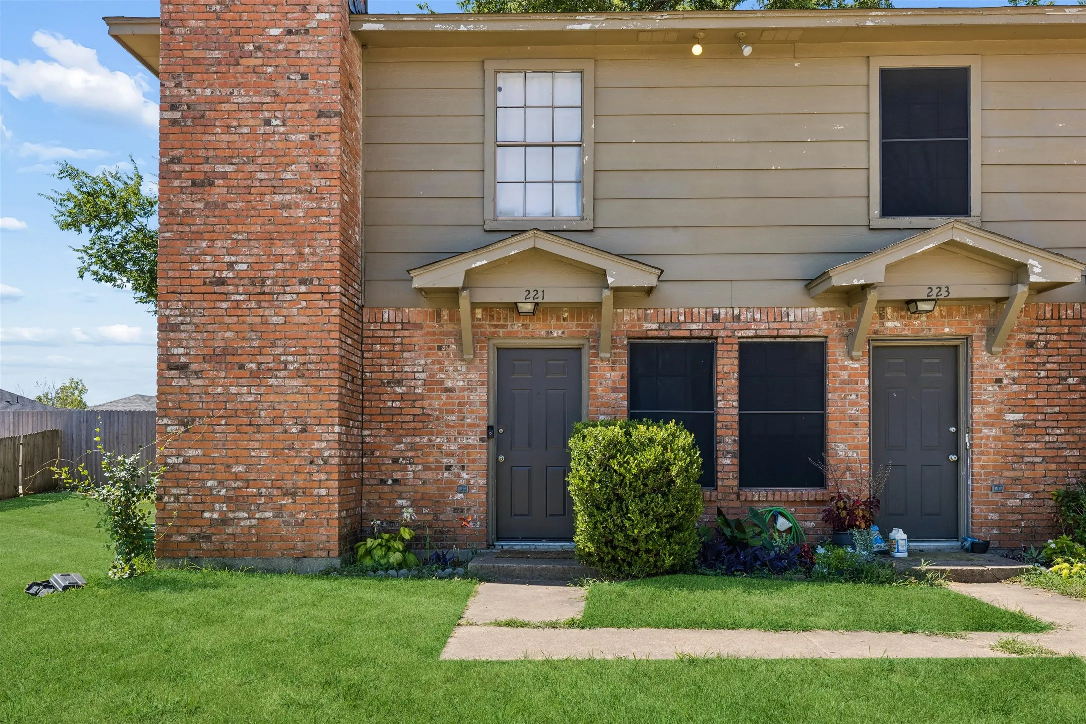 Quadruplex For Sale in Tarrant County , 221 Cambridge Drive, Saginaw, Texas 76179, 8 Bedroom, 8 Bathroom, Garage spaces, 0 Sqft, built in 1982, mls#21322534, Real Estate Agent in Saginaw, Homes For Sale in Tarrant county, Homes For Sale in Saginaw, Realtor in Saginaw Texas, Real Estate Brokerage Independent Realty Texas, Luminita Cordes Realtor