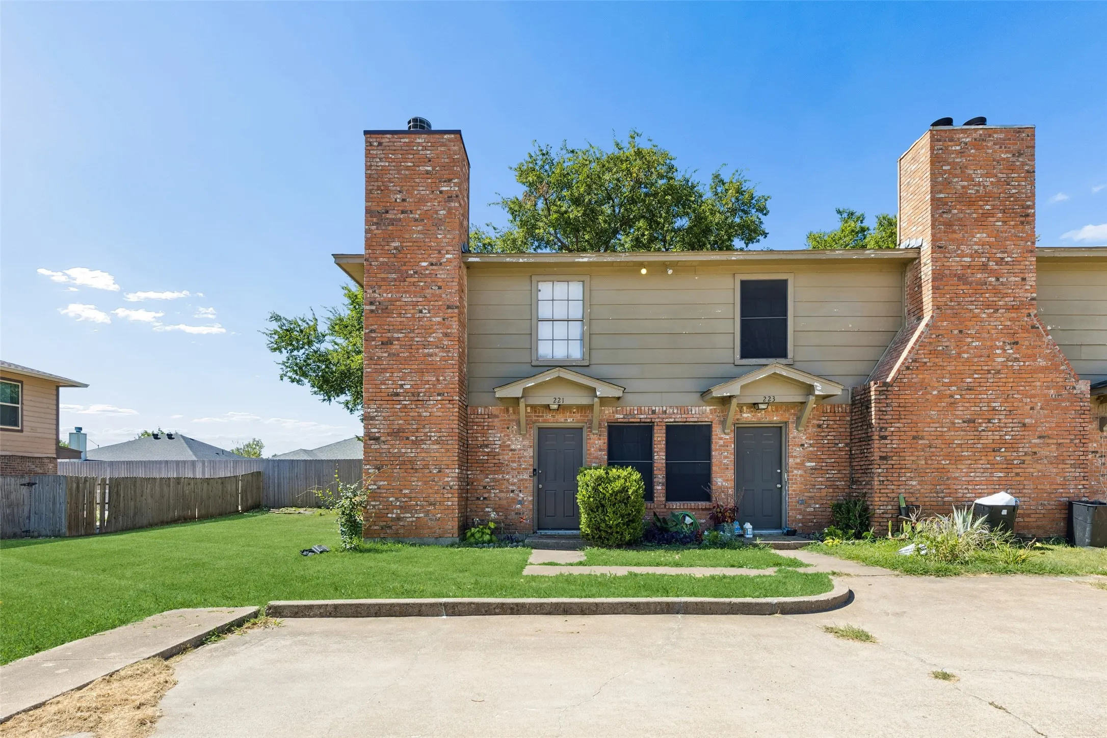 Quadruplex For Sale in Tarrant County , 221 Cambridge Drive, Saginaw, Texas 76179, 8 Bedroom, 8 Bathroom, Garage spaces, 0 Sqft, built in 1982, mls#21322534, Real Estate Agent in Saginaw, Homes For Sale in Tarrant county, Homes For Sale in Saginaw, Realtor in Saginaw Texas, Real Estate Brokerage Independent Realty Texas, Luminita Cordes Realtor