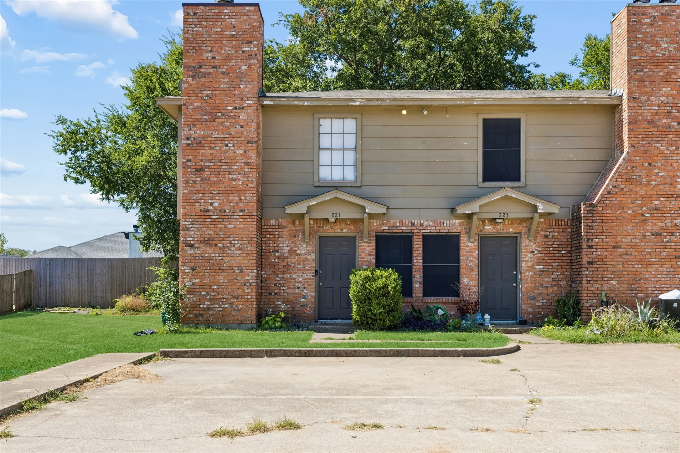 Quadruplex For Sale in Tarrant County , 221 Cambridge Drive, Saginaw, Texas 76179, 8 Bedroom, 8 Bathroom, Garage spaces, 0 Sqft, built in 1982, mls#21322534, Real Estate Agent in Saginaw, Homes For Sale in Tarrant county, Homes For Sale in Saginaw, Realtor in Saginaw Texas, Real Estate Brokerage Independent Realty Texas, Luminita Cordes Realtor