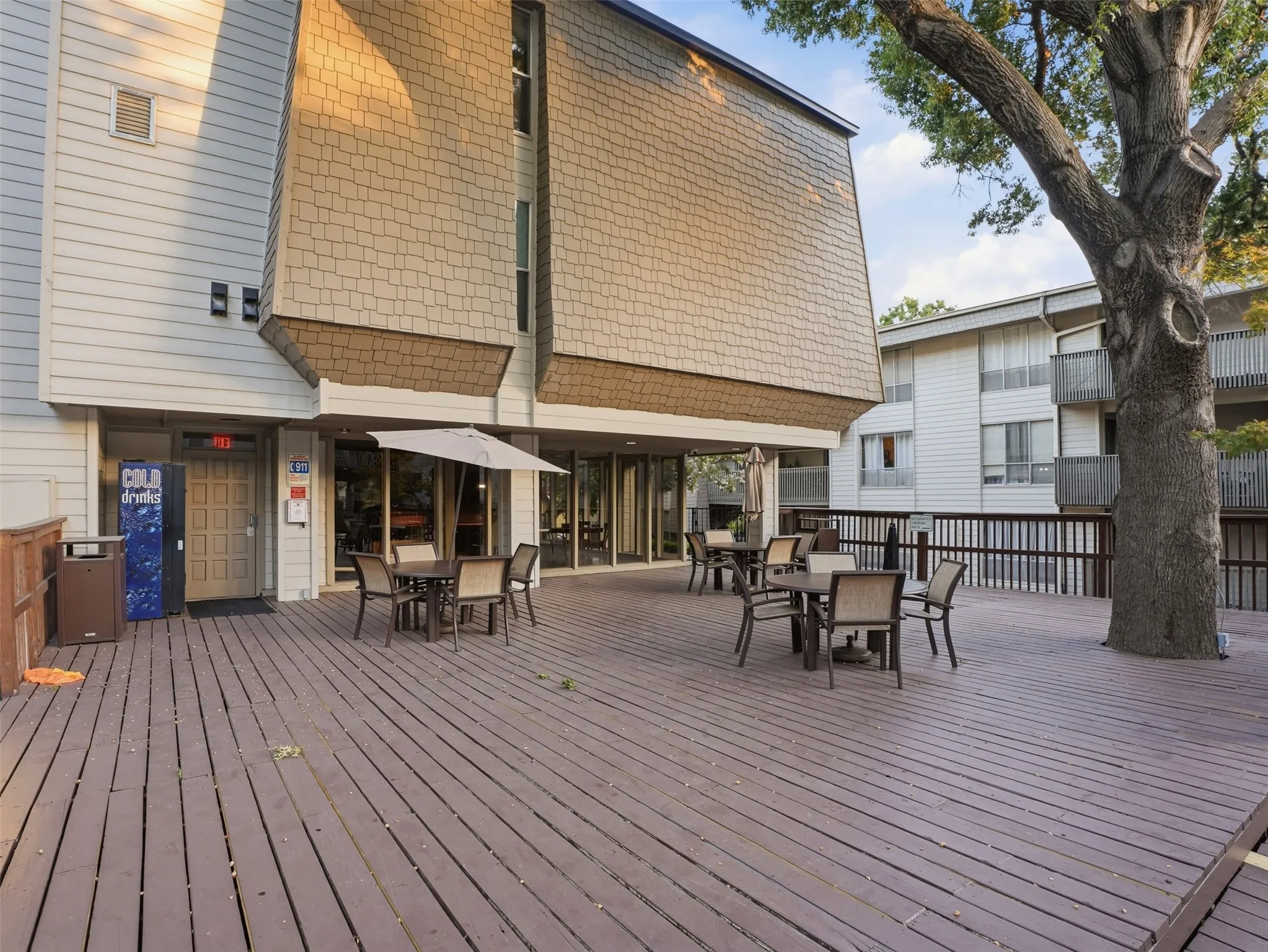Condominium For Sale in Dallas County , 4851 Cedar Springs Road 392, Dallas, Texas 75219, 2 Bedroom, 1 Bathroom, 2 Garage spaces, 841 Sqft, built in 1970, mls#21323411, Real Estate Agent in Dallas, Homes For Sale in Dallas county, Homes For Sale in Dallas, Realtor in Dallas Texas, Real Estate Brokerage Independent Realty Texas, Luminita Cordes Realtor