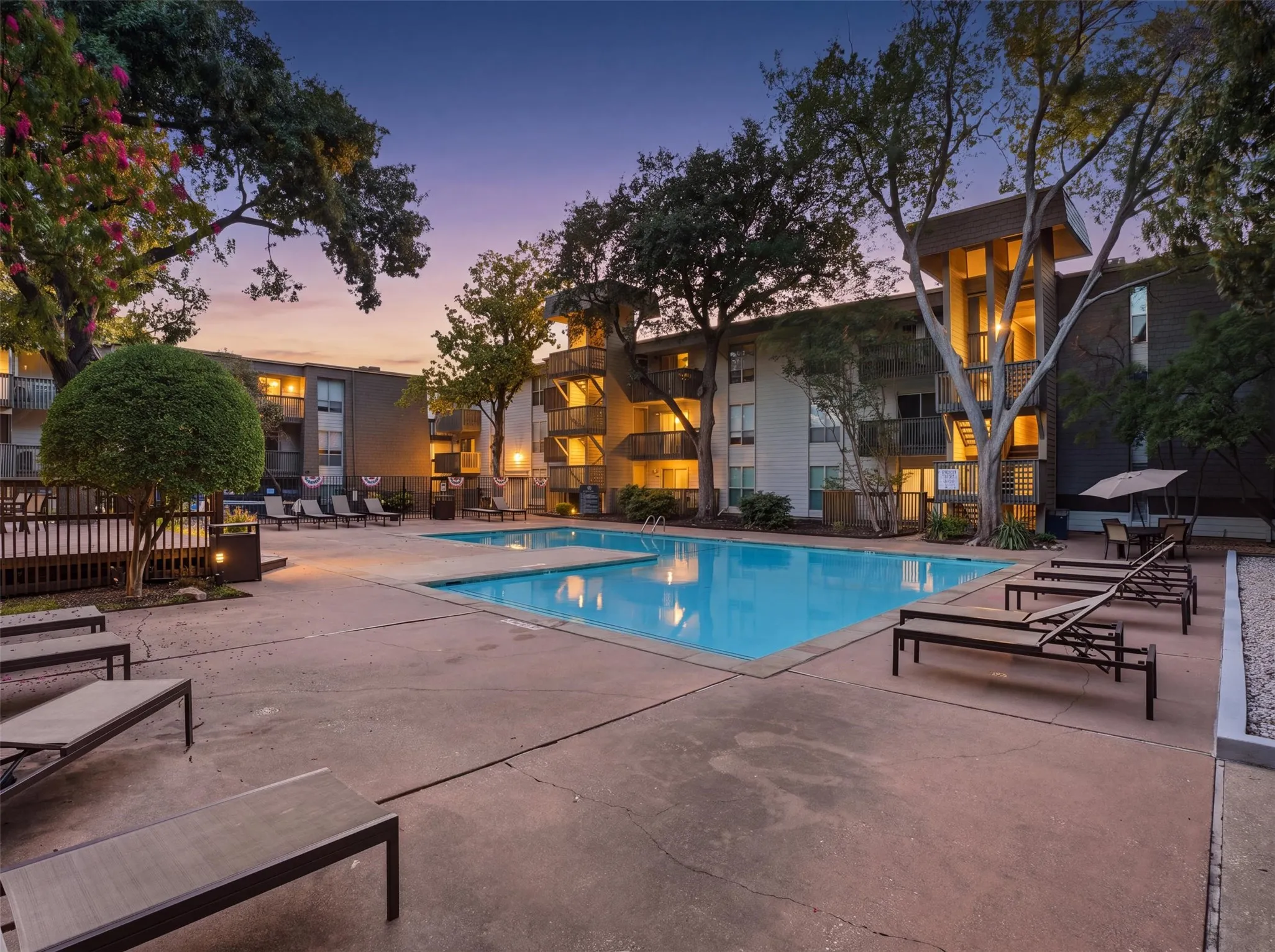 Condominium For Sale in Dallas County , 4851 Cedar Springs Road 392, Dallas, Texas 75219, 2 Bedroom, 1 Bathroom, 2 Garage spaces, 841 Sqft, built in 1970, mls#21323411, Real Estate Agent in Dallas, Homes For Sale in Dallas county, Homes For Sale in Dallas, Realtor in Dallas Texas, Real Estate Brokerage Independent Realty Texas, Luminita Cordes Realtor