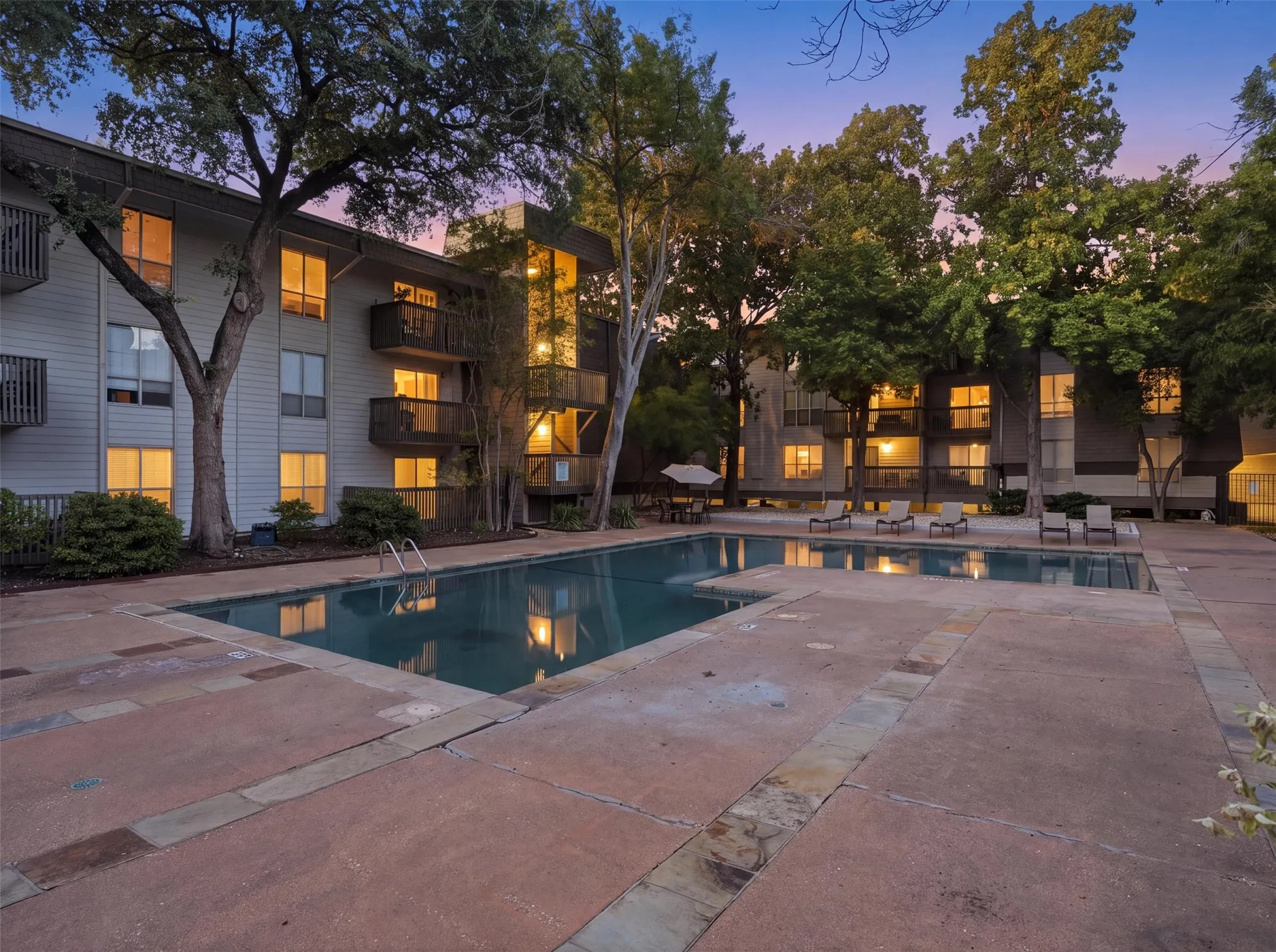 Condominium For Sale in Dallas County , 4851 Cedar Springs Road 392, Dallas, Texas 75219, 2 Bedroom, 1 Bathroom, 2 Garage spaces, 841 Sqft, built in 1970, mls#21323411, Real Estate Agent in Dallas, Homes For Sale in Dallas county, Homes For Sale in Dallas, Realtor in Dallas Texas, Real Estate Brokerage Independent Realty Texas, Luminita Cordes Realtor