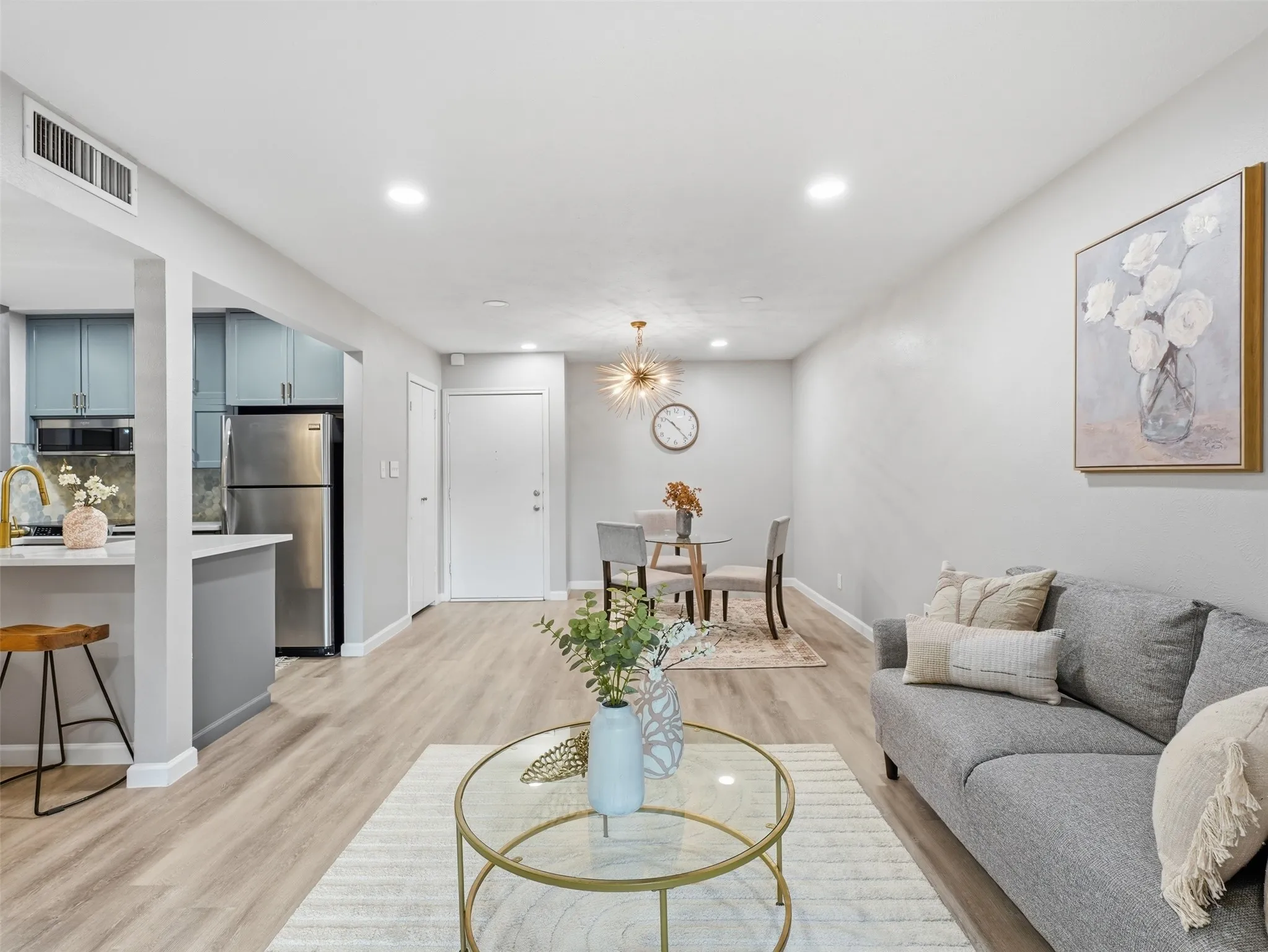 Condominium For Sale in Dallas County , 4851 Cedar Springs Road 392, Dallas, Texas 75219, 2 Bedroom, 1 Bathroom, 2 Garage spaces, 841 Sqft, built in 1970, mls#21323411, Real Estate Agent in Dallas, Homes For Sale in Dallas county, Homes For Sale in Dallas, Realtor in Dallas Texas, Real Estate Brokerage Independent Realty Texas, Luminita Cordes Realtor