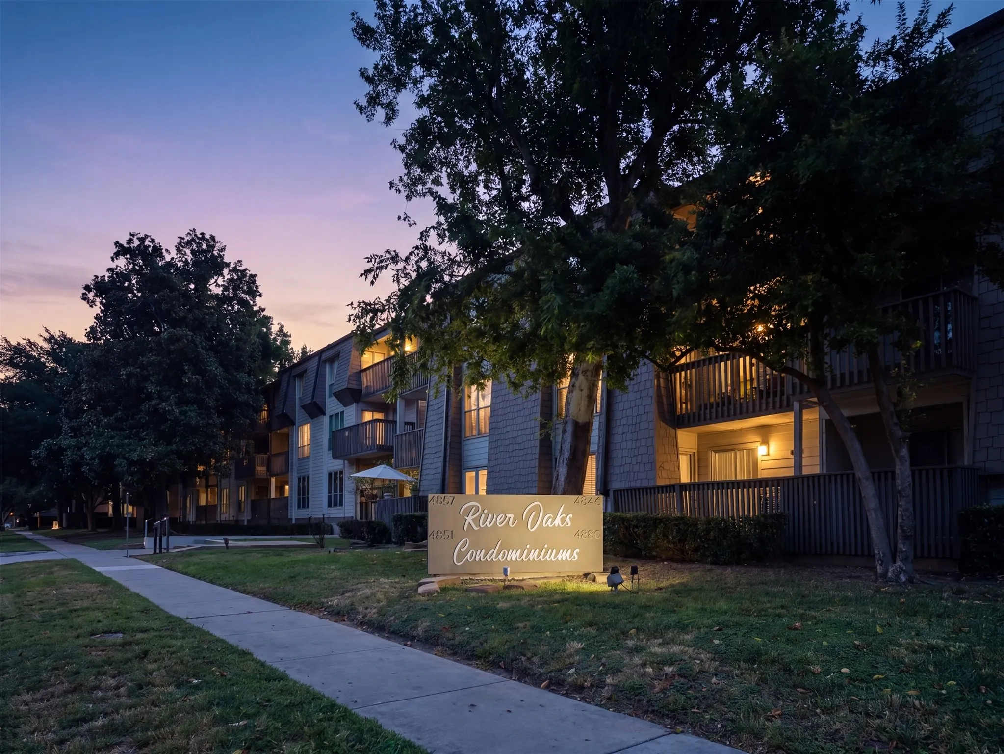 Condominium For Sale in Dallas County , 4851 Cedar Springs Road 392, Dallas, Texas 75219, 2 Bedroom, 1 Bathroom, 2 Garage spaces, 841 Sqft, built in 1970, mls#21323411, Real Estate Agent in Dallas, Homes For Sale in Dallas county, Homes For Sale in Dallas, Realtor in Dallas Texas, Real Estate Brokerage Independent Realty Texas, Luminita Cordes Realtor