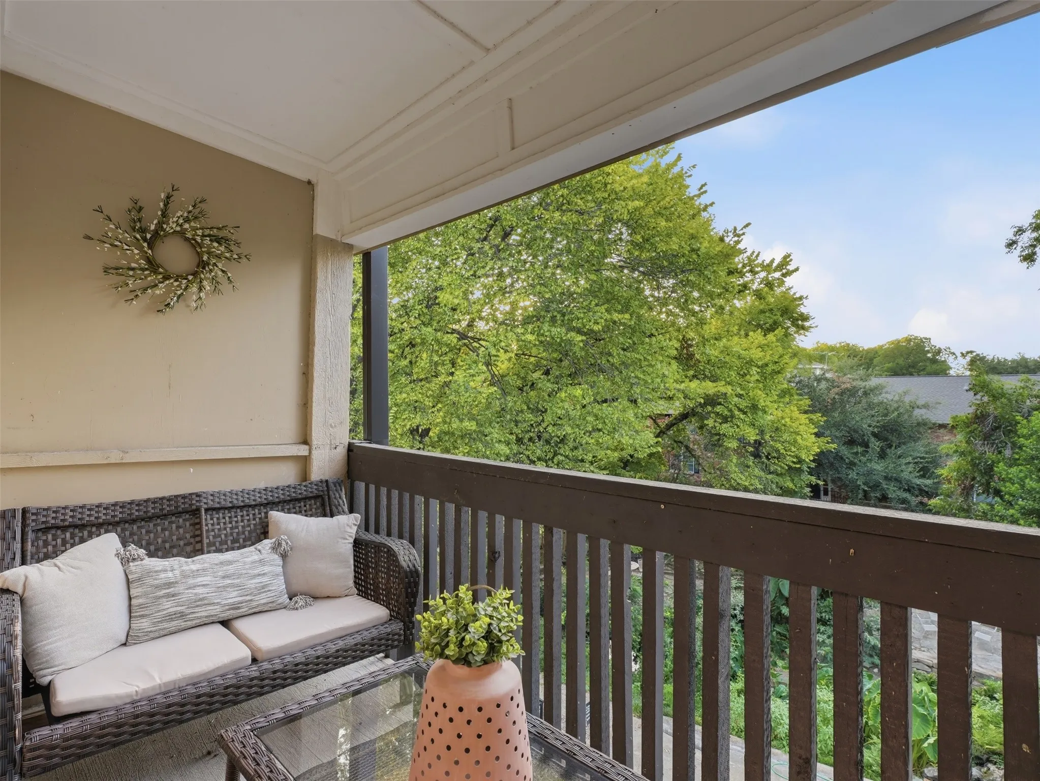 Condominium For Sale in Dallas County , 4851 Cedar Springs Road 392, Dallas, Texas 75219, 2 Bedroom, 1 Bathroom, 2 Garage spaces, 841 Sqft, built in 1970, mls#21323411, Real Estate Agent in Dallas, Homes For Sale in Dallas county, Homes For Sale in Dallas, Realtor in Dallas Texas, Real Estate Brokerage Independent Realty Texas, Luminita Cordes Realtor