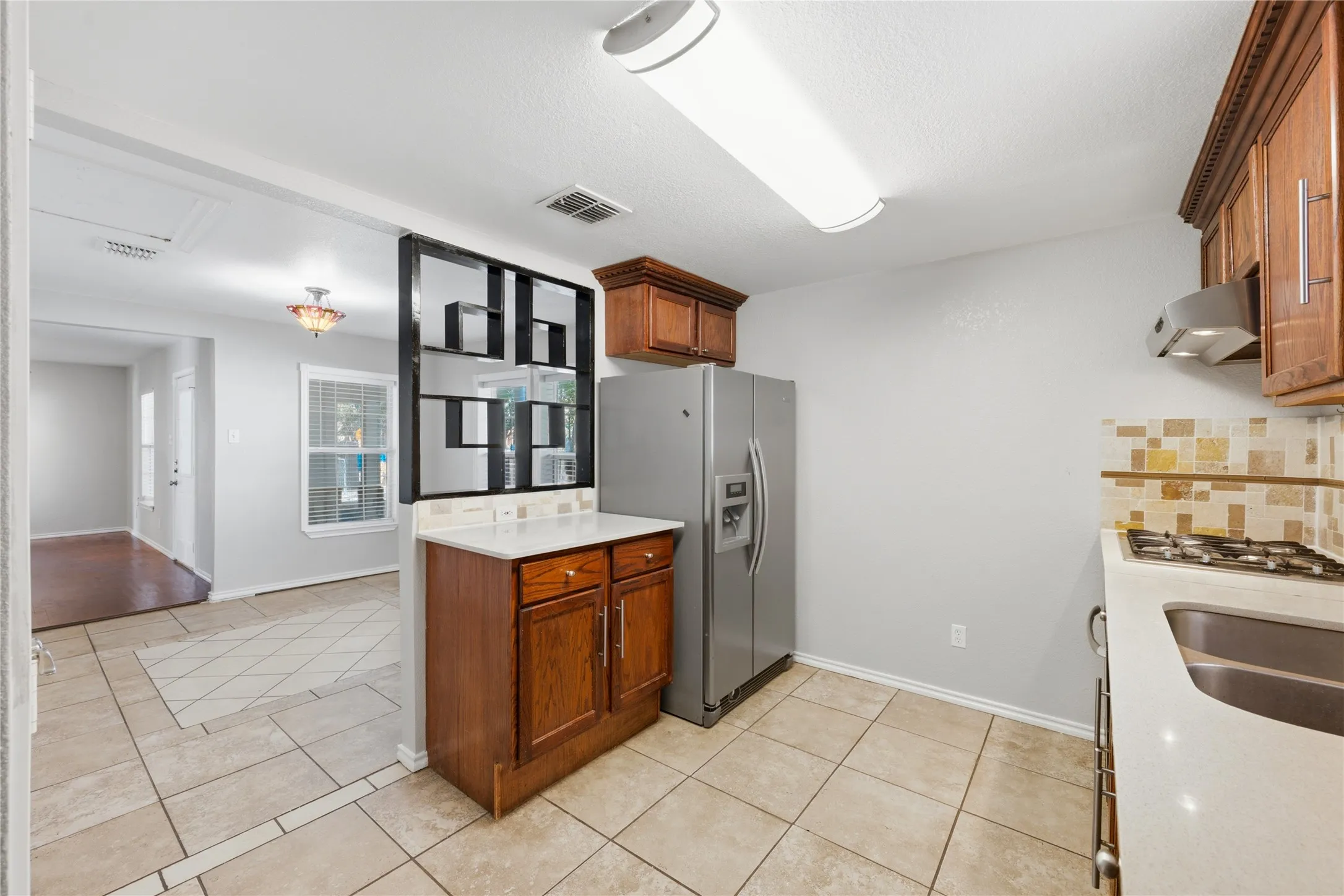 Single Family Residence For Sale in Dallas County , 1143 Newport Avenue, Dallas, Texas 75224, 3 Bedroom, 2 Bathroom, 1 Garage spaces, 1,217 Sqft, built in 1921, mls#21322816, Real Estate Agent in Dallas, Homes For Sale in Dallas county, Homes For Sale in Dallas, Realtor in Dallas Texas, Real Estate Brokerage Independent Realty Texas, Luminita Cordes Realtor