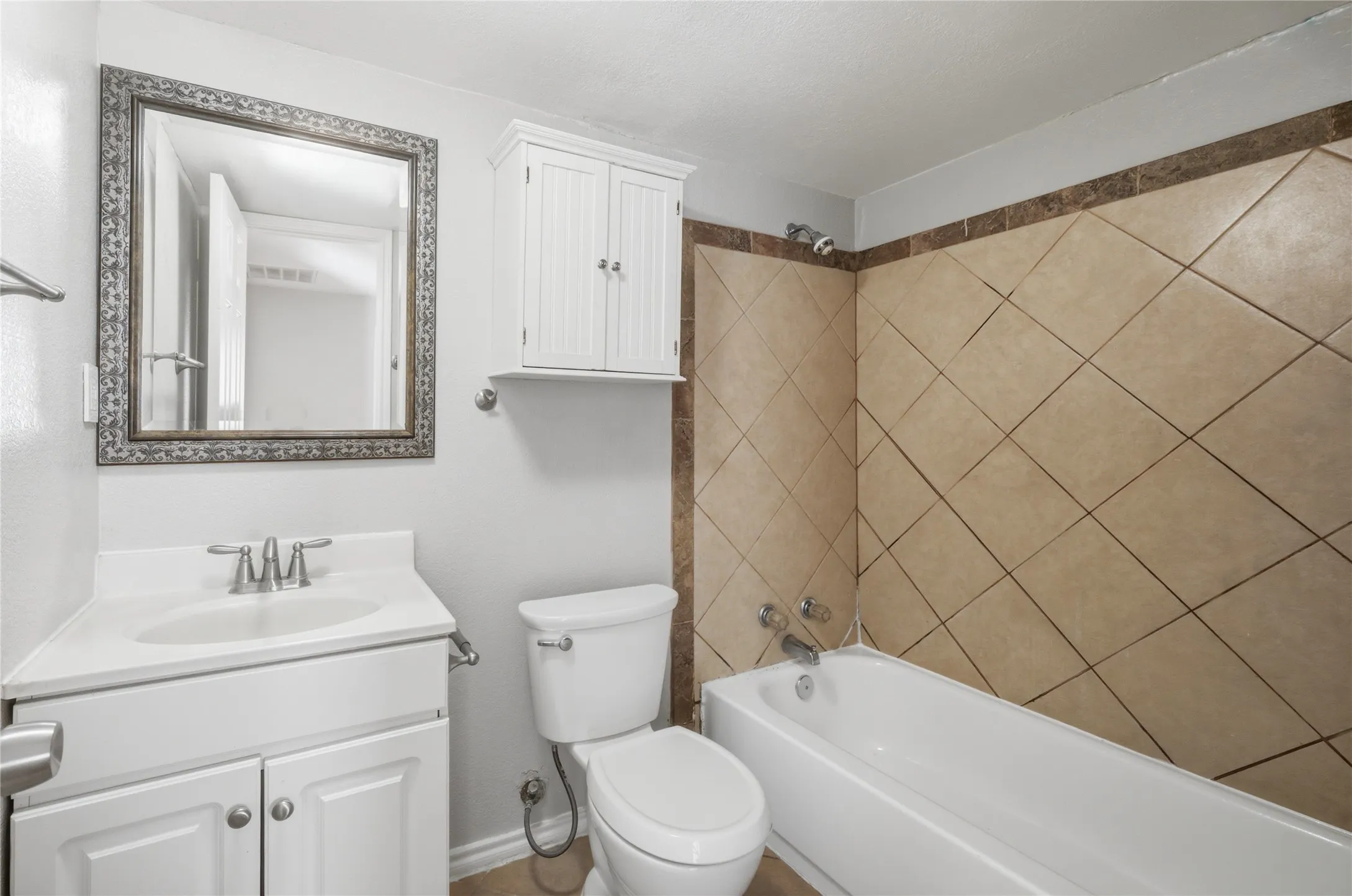 Single Family Residence For Sale in Dallas County , 1143 Newport Avenue, Dallas, Texas 75224, 3 Bedroom, 2 Bathroom, 1 Garage spaces, 1,217 Sqft, built in 1921, mls#21322816, Real Estate Agent in Dallas, Homes For Sale in Dallas county, Homes For Sale in Dallas, Realtor in Dallas Texas, Real Estate Brokerage Independent Realty Texas, Luminita Cordes Realtor