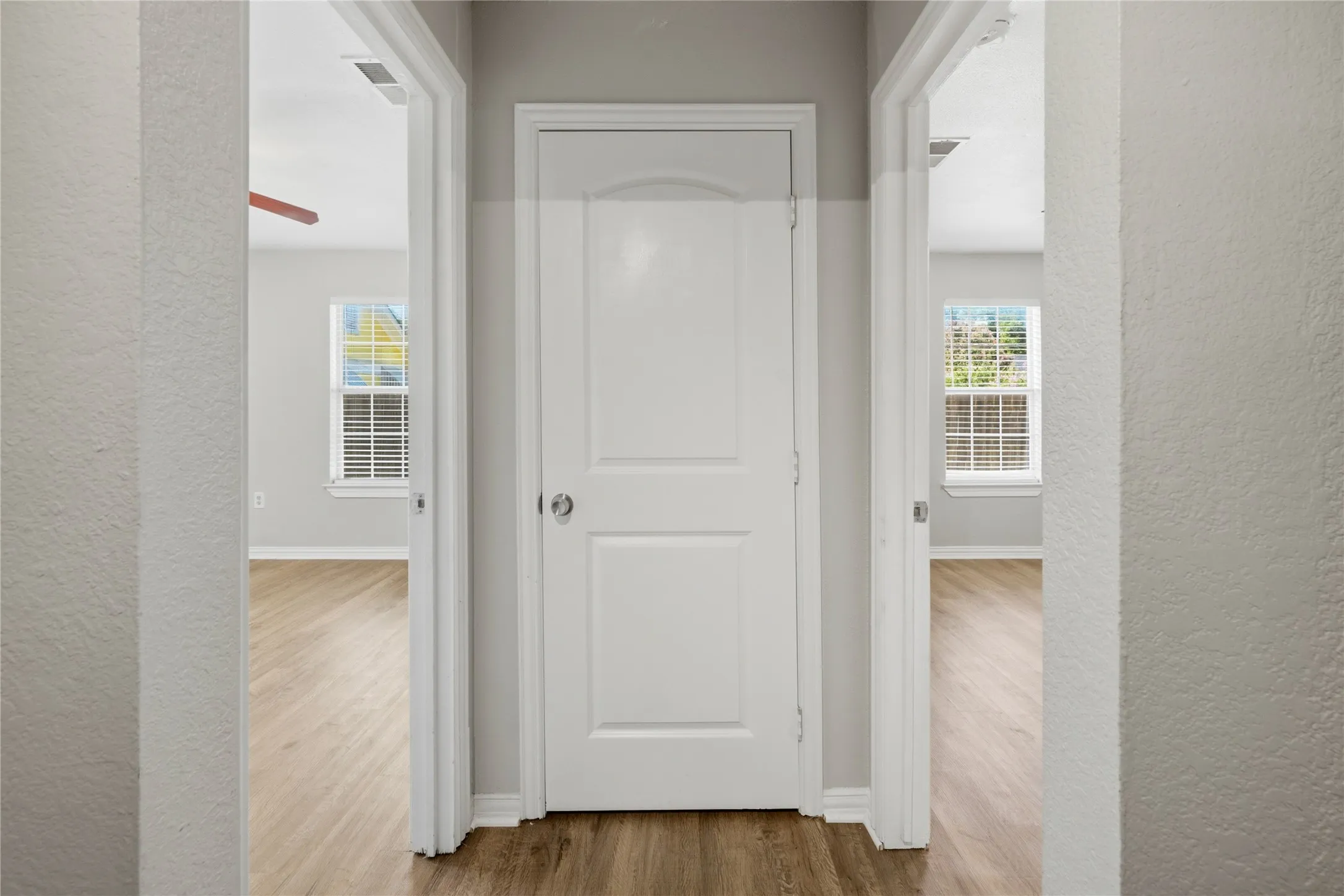 Single Family Residence For Sale in Dallas County , 1143 Newport Avenue, Dallas, Texas 75224, 3 Bedroom, 2 Bathroom, 1 Garage spaces, 1,217 Sqft, built in 1921, mls#21322816, Real Estate Agent in Dallas, Homes For Sale in Dallas county, Homes For Sale in Dallas, Realtor in Dallas Texas, Real Estate Brokerage Independent Realty Texas, Luminita Cordes Realtor