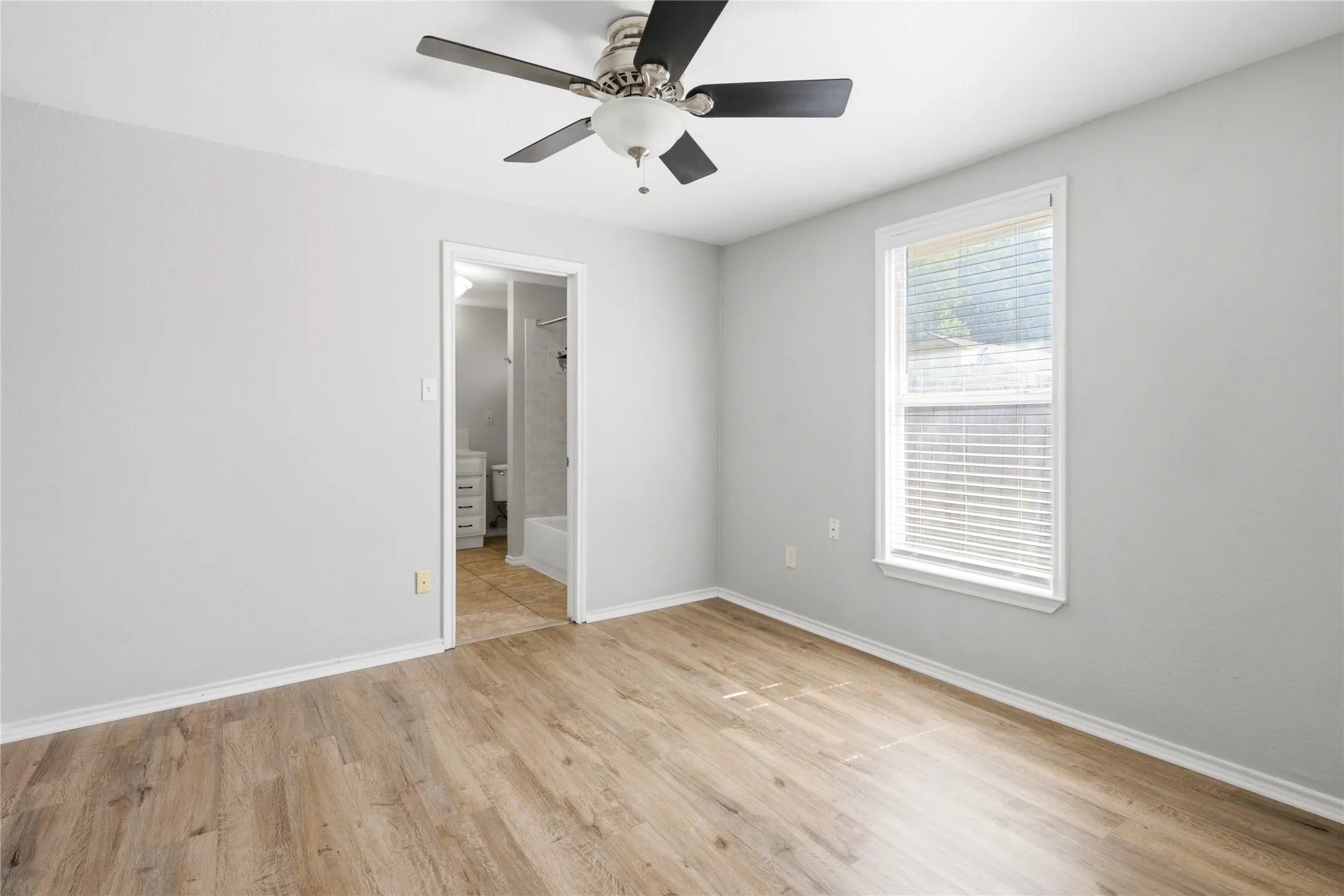 Single Family Residence For Sale in Dallas County , 1143 Newport Avenue, Dallas, Texas 75224, 3 Bedroom, 2 Bathroom, 1 Garage spaces, 1,217 Sqft, built in 1921, mls#21322816, Real Estate Agent in Dallas, Homes For Sale in Dallas county, Homes For Sale in Dallas, Realtor in Dallas Texas, Real Estate Brokerage Independent Realty Texas, Luminita Cordes Realtor