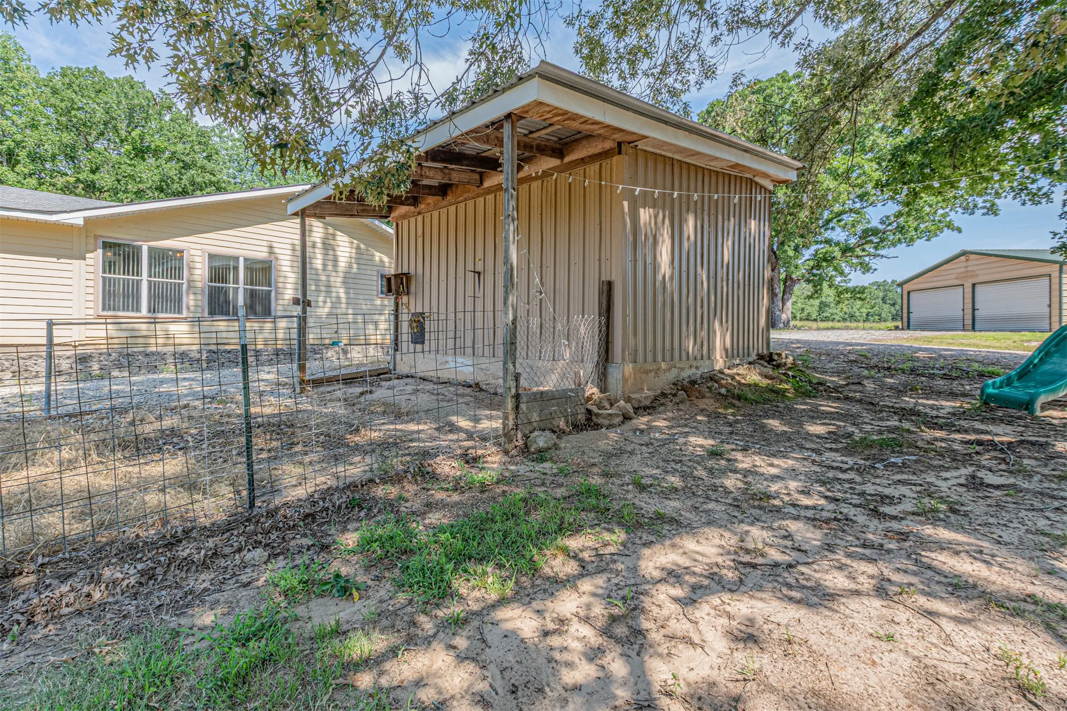 Single Family Residence For Sale in Wood County , 111 Private Road 6980, Alba, Texas 75410, 2 Bedroom, 2 Bathroom, Garage spaces, 1,392 Sqft, built in 2005, mls#21321994, Real Estate Agent in Alba, Homes For Sale in Wood county, Homes For Sale in Alba, Realtor in Alba Texas, Real Estate Brokerage Independent Realty Texas, Luminita Cordes Realtor