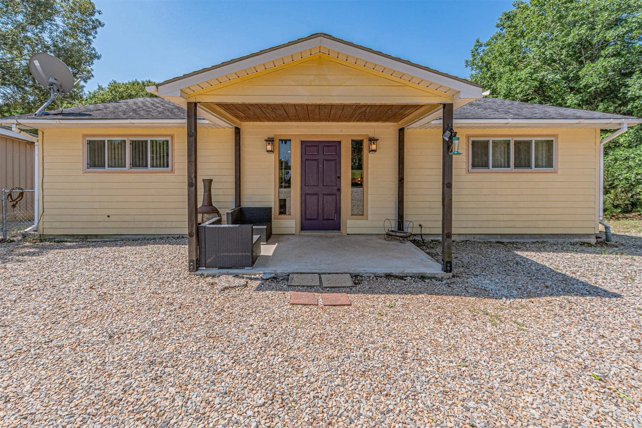 Single Family Residence For Sale in Wood County , 111 Private Road 6980, Alba, Texas 75410, 2 Bedroom, 2 Bathroom, Garage spaces, 1,392 Sqft, built in 2005, mls#21321994, Real Estate Agent in Alba, Homes For Sale in Wood county, Homes For Sale in Alba, Realtor in Alba Texas, Real Estate Brokerage Independent Realty Texas, Luminita Cordes Realtor