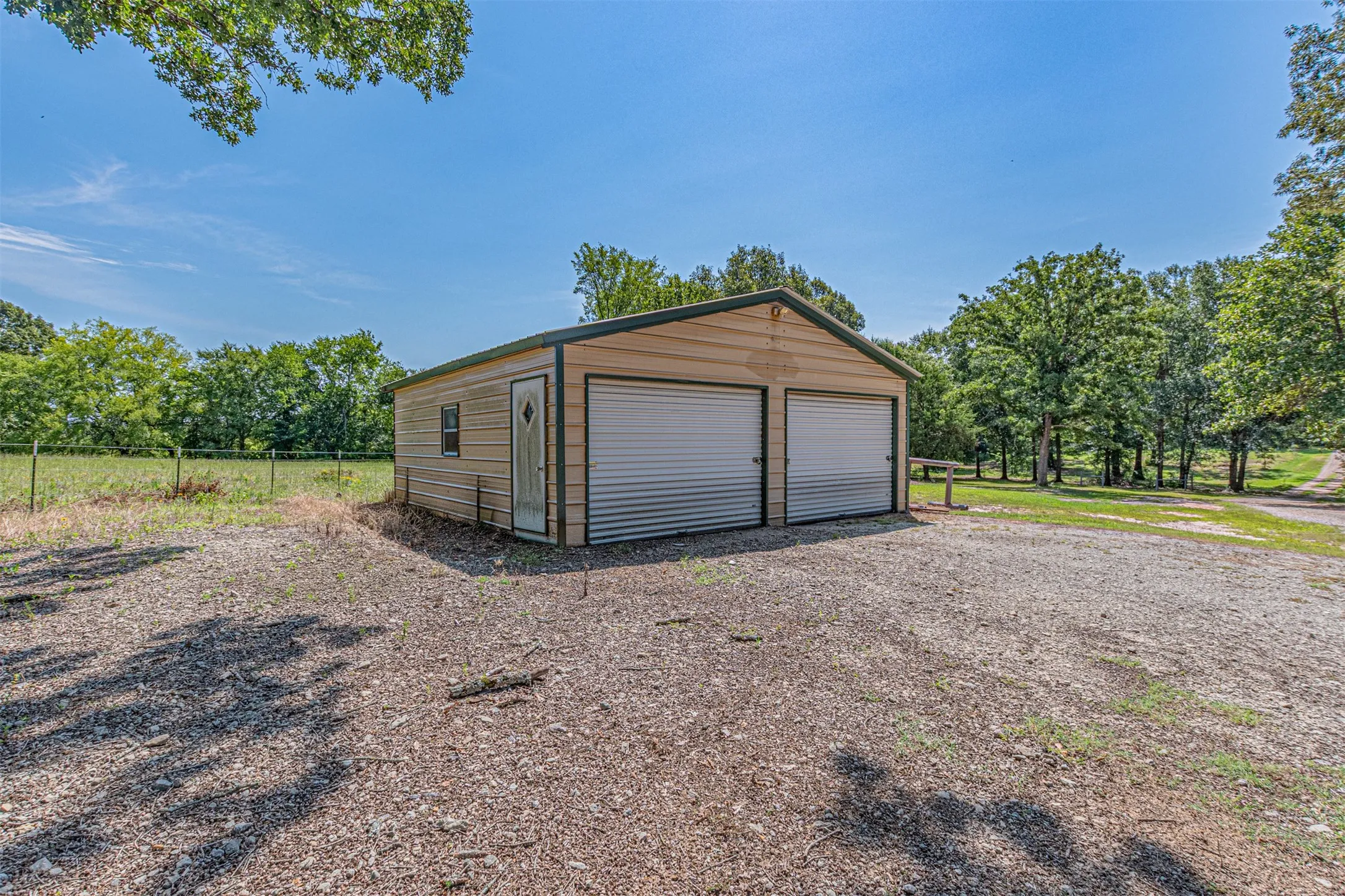 Single Family Residence For Sale in Wood County , 111 Private Road 6980, Alba, Texas 75410, 2 Bedroom, 2 Bathroom, Garage spaces, 1,392 Sqft, built in 2005, mls#21321994, Real Estate Agent in Alba, Homes For Sale in Wood county, Homes For Sale in Alba, Realtor in Alba Texas, Real Estate Brokerage Independent Realty Texas, Luminita Cordes Realtor