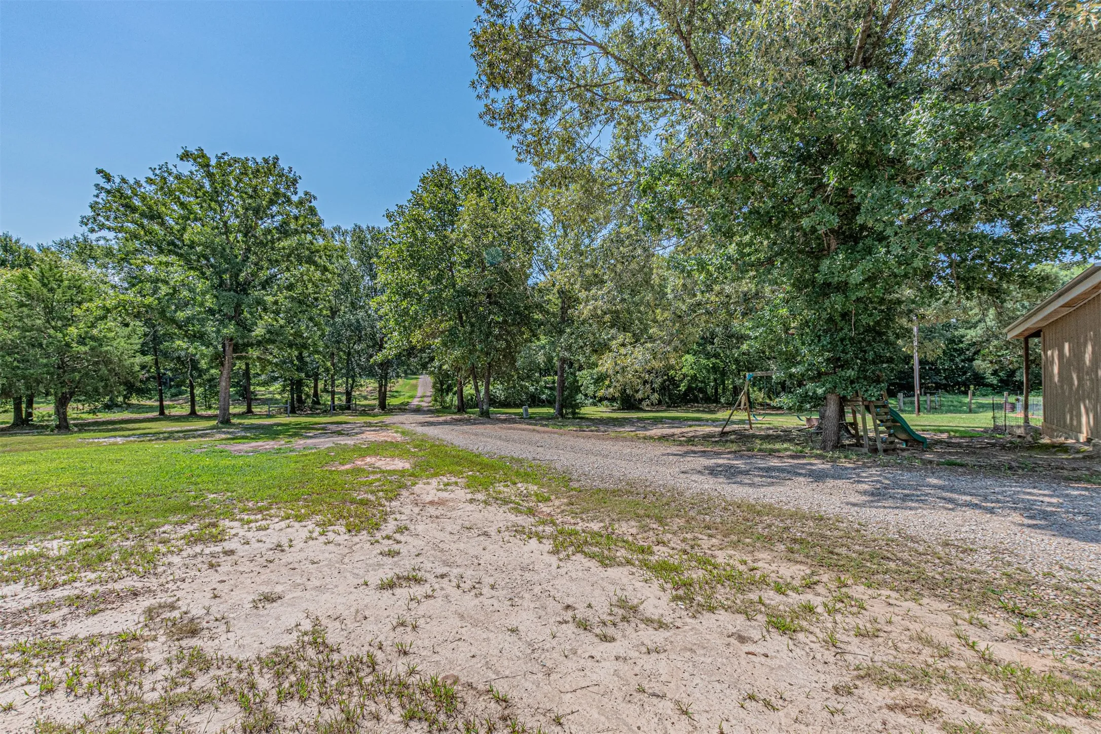 Single Family Residence For Sale in Wood County , 111 Private Road 6980, Alba, Texas 75410, 2 Bedroom, 2 Bathroom, Garage spaces, 1,392 Sqft, built in 2005, mls#21321994, Real Estate Agent in Alba, Homes For Sale in Wood county, Homes For Sale in Alba, Realtor in Alba Texas, Real Estate Brokerage Independent Realty Texas, Luminita Cordes Realtor