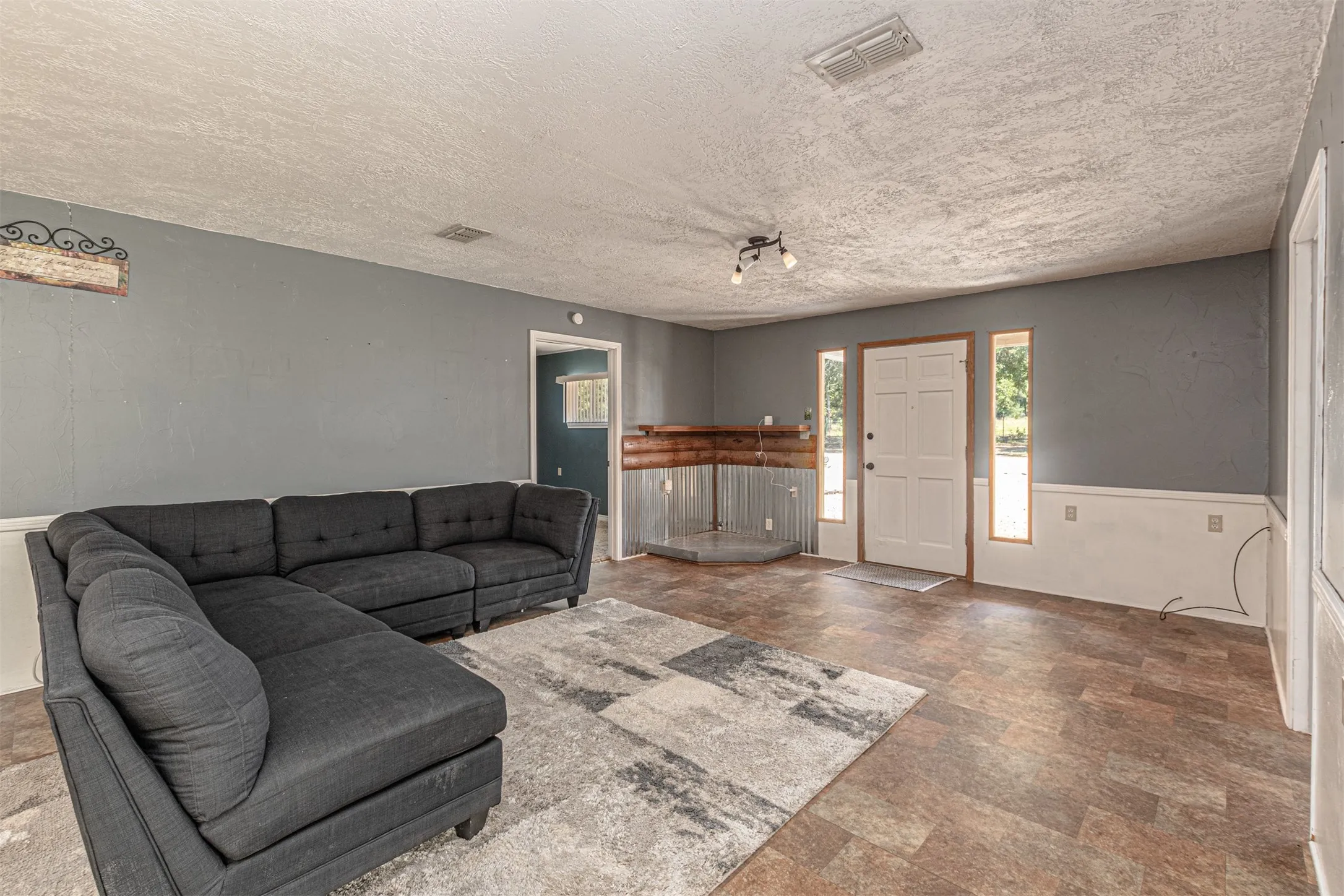 Single Family Residence For Sale in Wood County , 111 Private Road 6980, Alba, Texas 75410, 2 Bedroom, 2 Bathroom, Garage spaces, 1,392 Sqft, built in 2005, mls#21321994, Real Estate Agent in Alba, Homes For Sale in Wood county, Homes For Sale in Alba, Realtor in Alba Texas, Real Estate Brokerage Independent Realty Texas, Luminita Cordes Realtor