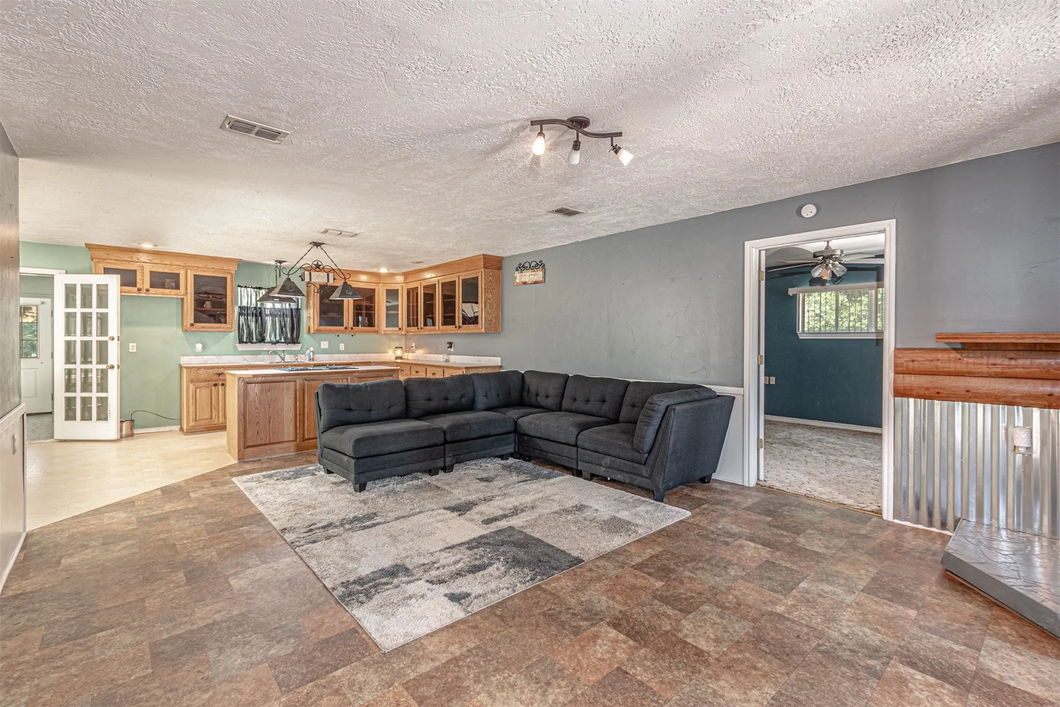Single Family Residence For Sale in Wood County , 111 Private Road 6980, Alba, Texas 75410, 2 Bedroom, 2 Bathroom, Garage spaces, 1,392 Sqft, built in 2005, mls#21321994, Real Estate Agent in Alba, Homes For Sale in Wood county, Homes For Sale in Alba, Realtor in Alba Texas, Real Estate Brokerage Independent Realty Texas, Luminita Cordes Realtor