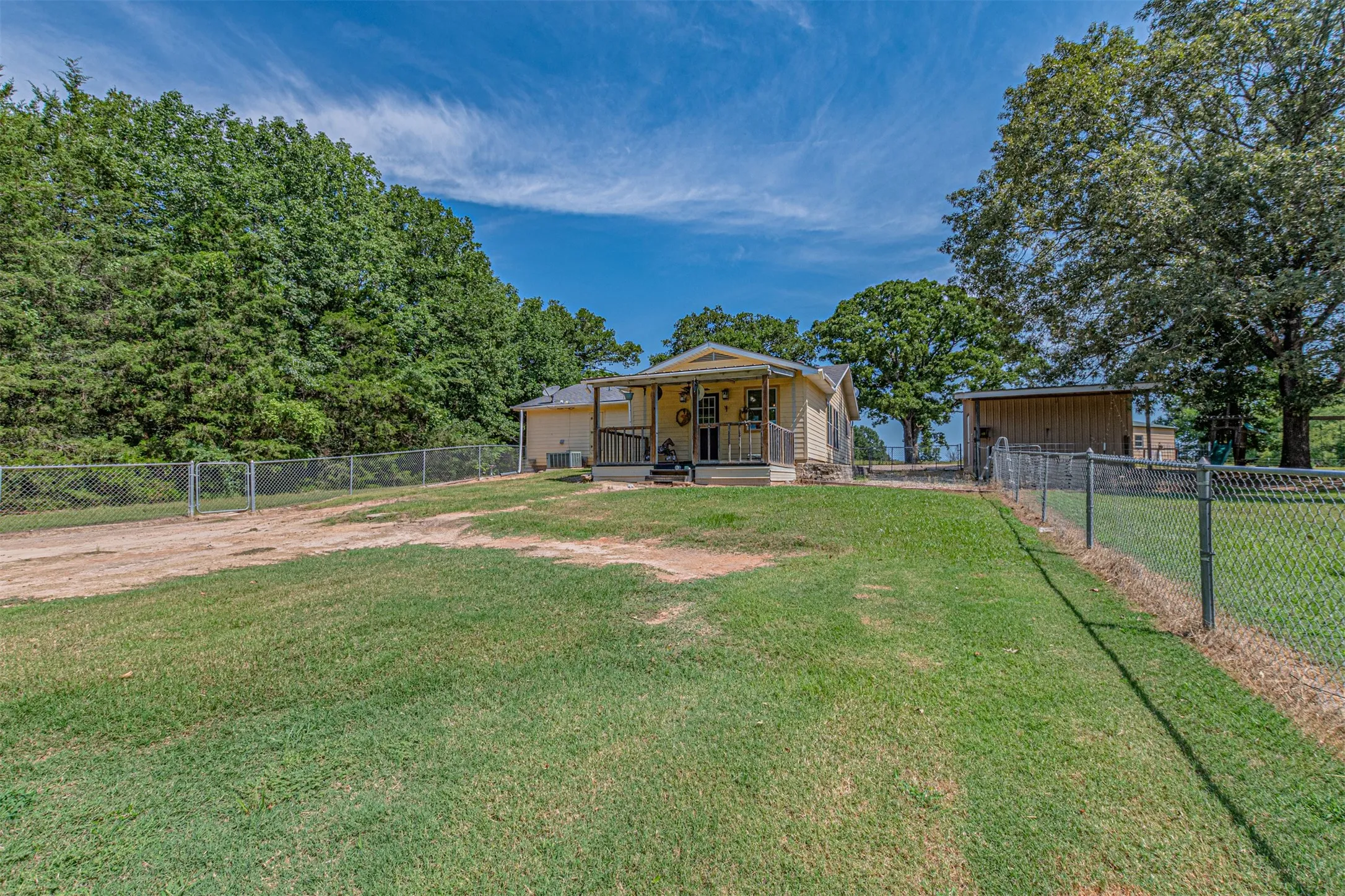 Single Family Residence For Sale in Wood County , 111 Private Road 6980, Alba, Texas 75410, 2 Bedroom, 2 Bathroom, Garage spaces, 1,392 Sqft, built in 2005, mls#21321994, Real Estate Agent in Alba, Homes For Sale in Wood county, Homes For Sale in Alba, Realtor in Alba Texas, Real Estate Brokerage Independent Realty Texas, Luminita Cordes Realtor