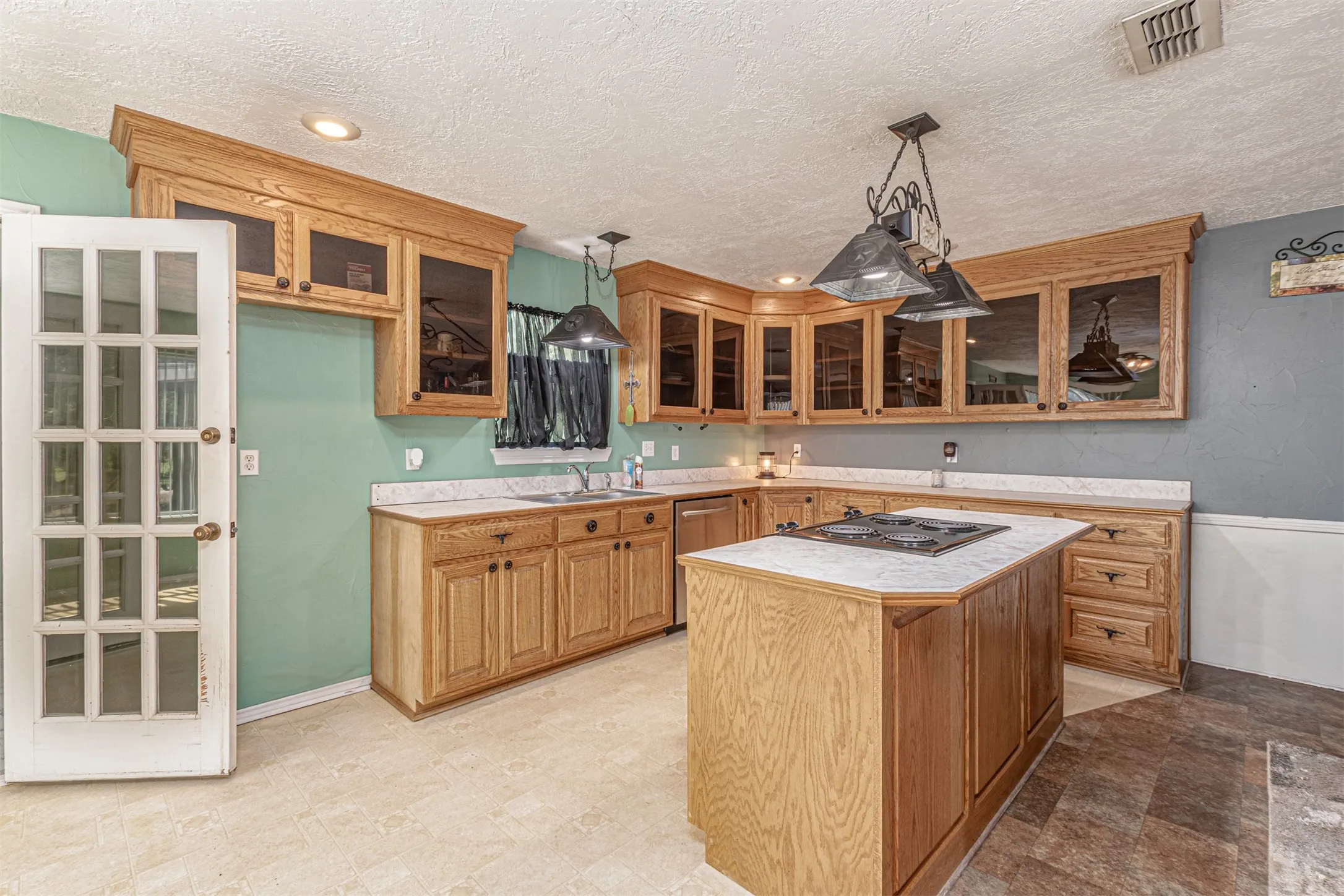 Single Family Residence For Sale in Wood County , 111 Private Road 6980, Alba, Texas 75410, 2 Bedroom, 2 Bathroom, Garage spaces, 1,392 Sqft, built in 2005, mls#21321994, Real Estate Agent in Alba, Homes For Sale in Wood county, Homes For Sale in Alba, Realtor in Alba Texas, Real Estate Brokerage Independent Realty Texas, Luminita Cordes Realtor