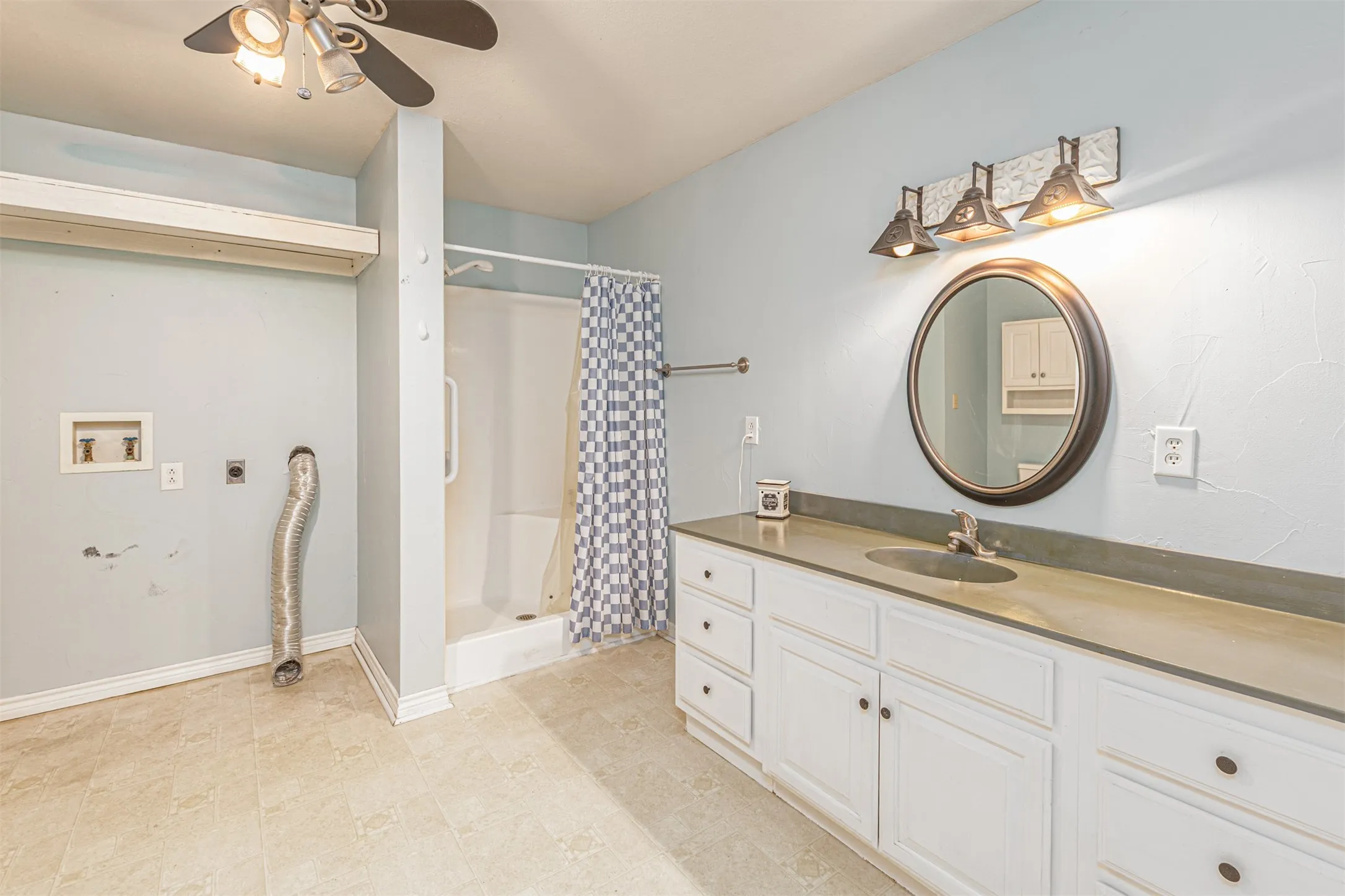 Single Family Residence For Sale in Wood County , 111 Private Road 6980, Alba, Texas 75410, 2 Bedroom, 2 Bathroom, Garage spaces, 1,392 Sqft, built in 2005, mls#21321994, Real Estate Agent in Alba, Homes For Sale in Wood county, Homes For Sale in Alba, Realtor in Alba Texas, Real Estate Brokerage Independent Realty Texas, Luminita Cordes Realtor