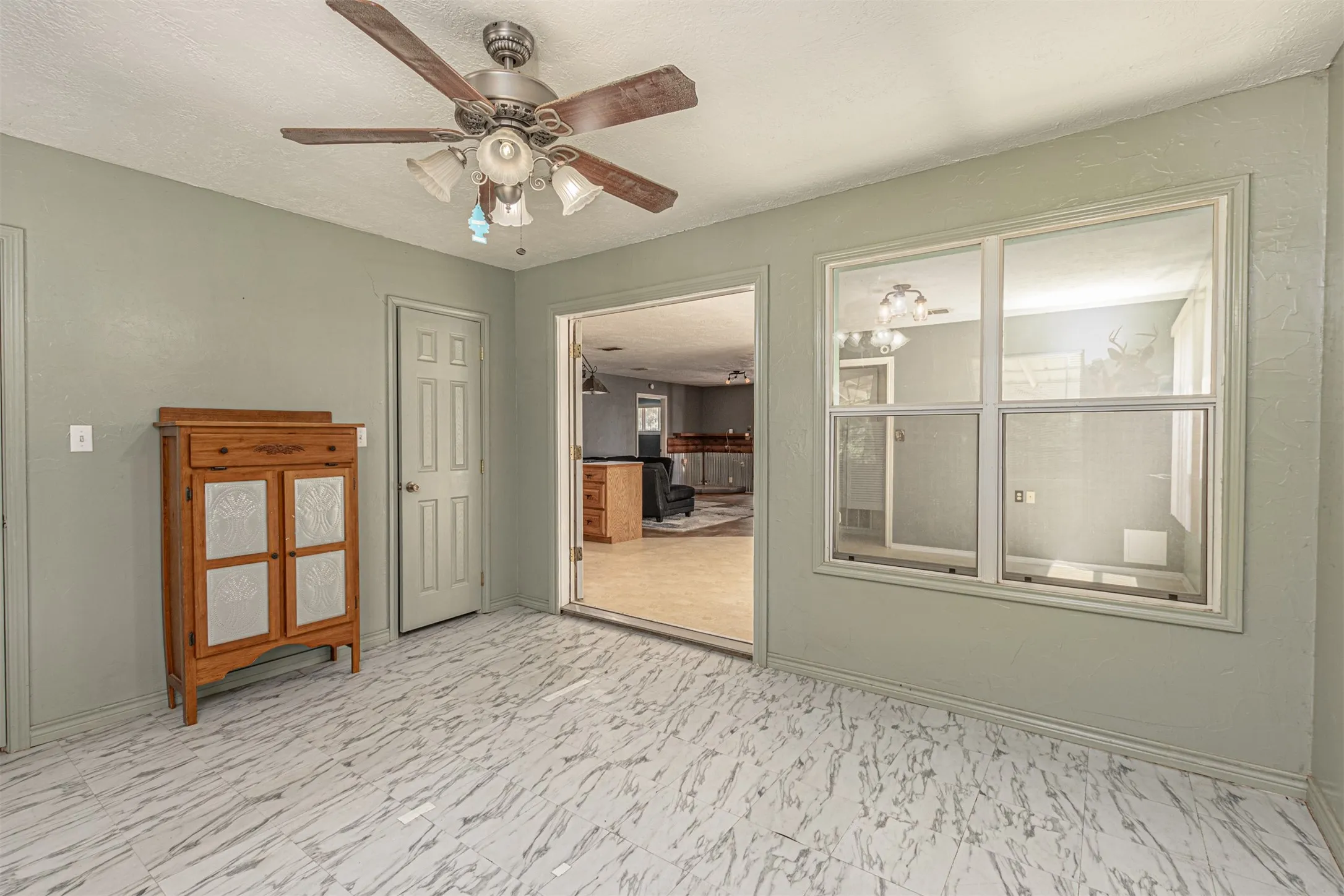 Single Family Residence For Sale in Wood County , 111 Private Road 6980, Alba, Texas 75410, 2 Bedroom, 2 Bathroom, Garage spaces, 1,392 Sqft, built in 2005, mls#21321994, Real Estate Agent in Alba, Homes For Sale in Wood county, Homes For Sale in Alba, Realtor in Alba Texas, Real Estate Brokerage Independent Realty Texas, Luminita Cordes Realtor