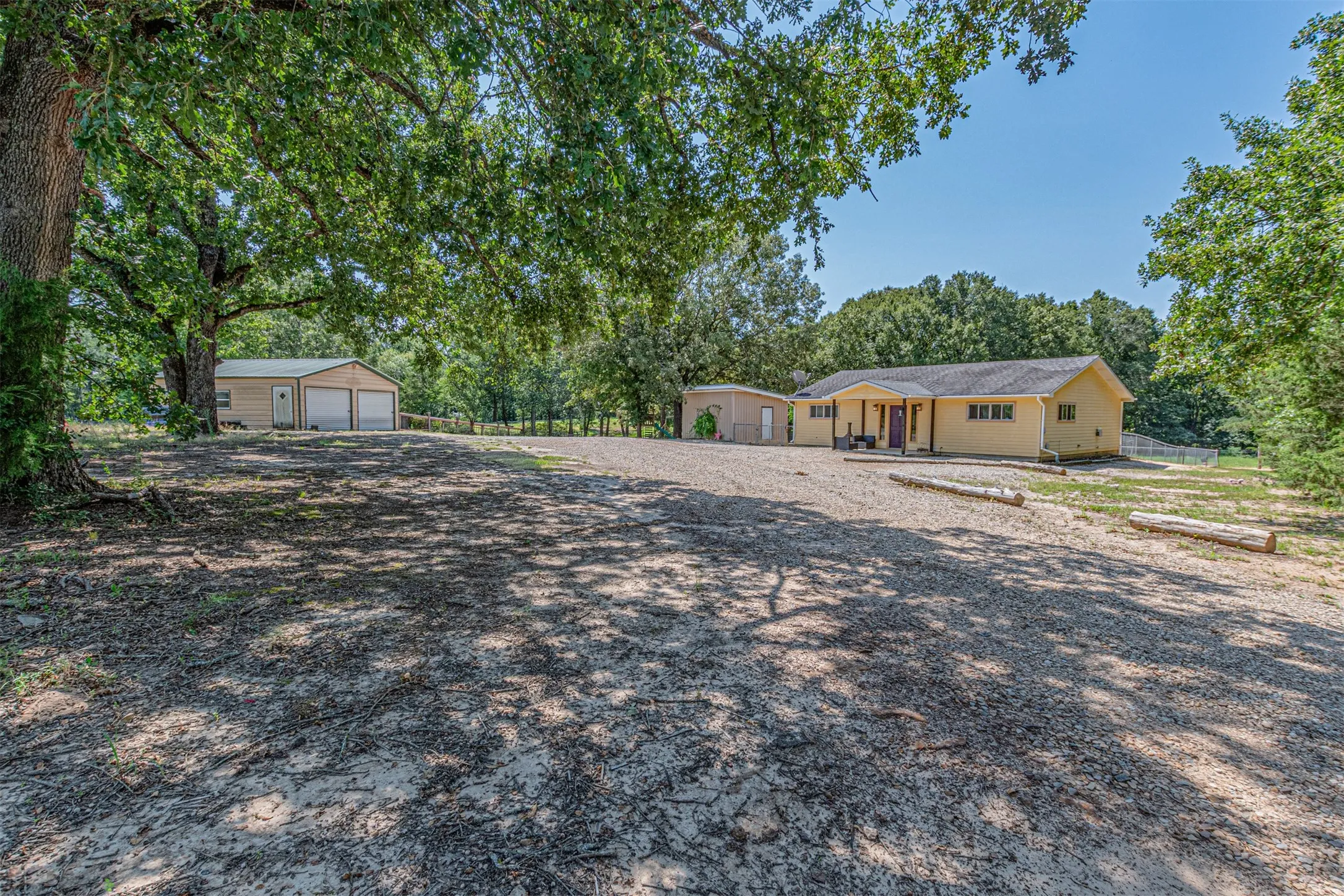 Single Family Residence For Sale in Wood County , 111 Private Road 6980, Alba, Texas 75410, 2 Bedroom, 2 Bathroom, Garage spaces, 1,392 Sqft, built in 2005, mls#21321994, Real Estate Agent in Alba, Homes For Sale in Wood county, Homes For Sale in Alba, Realtor in Alba Texas, Real Estate Brokerage Independent Realty Texas, Luminita Cordes Realtor