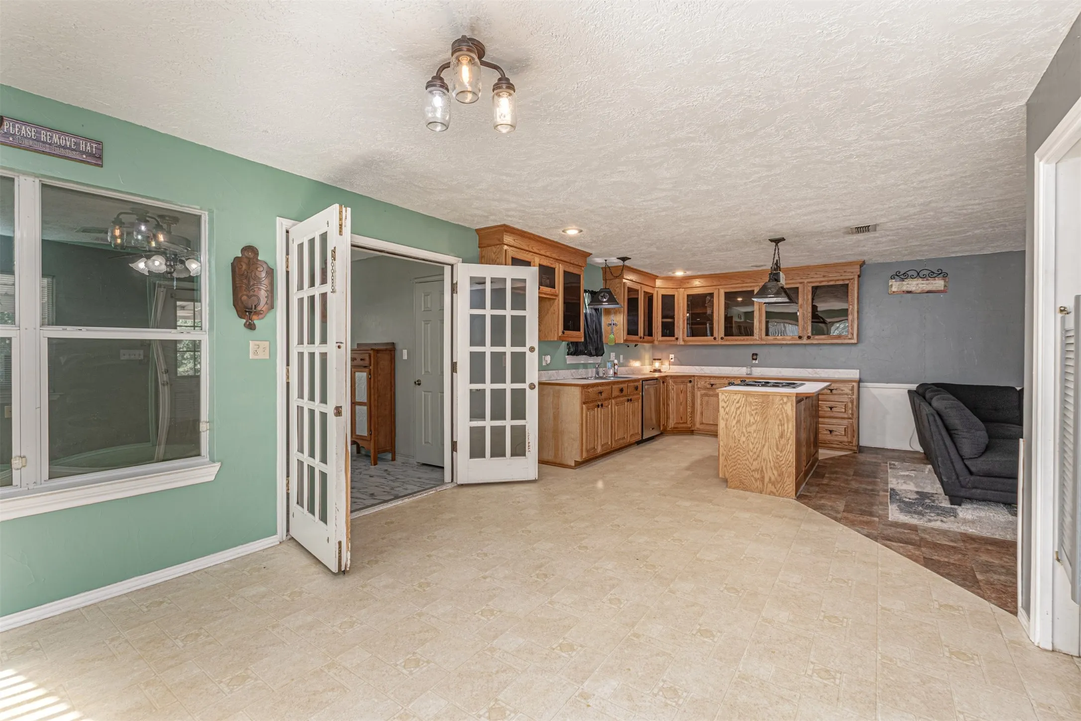 Single Family Residence For Sale in Wood County , 111 Private Road 6980, Alba, Texas 75410, 2 Bedroom, 2 Bathroom, Garage spaces, 1,392 Sqft, built in 2005, mls#21321994, Real Estate Agent in Alba, Homes For Sale in Wood county, Homes For Sale in Alba, Realtor in Alba Texas, Real Estate Brokerage Independent Realty Texas, Luminita Cordes Realtor