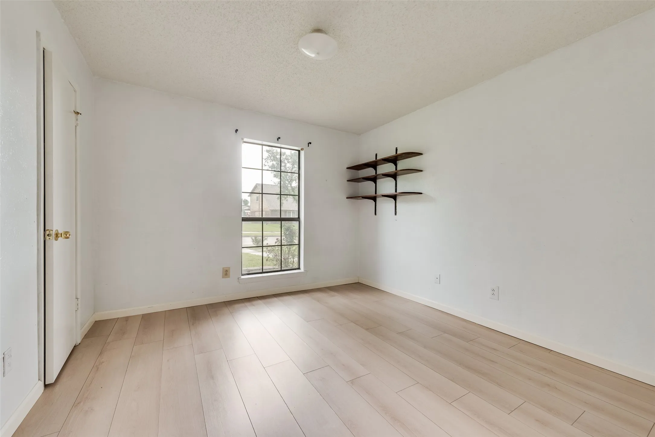 Single Family Residence For Rent in Dallas County , 2623 Fallcreek Drive, Carrollton, Texas 75006, 3 Bedroom, 2 Bathroom, 2 Garage spaces, 2,025 Sqft, built in 1979, mls#21323423, Real Estate Agent in Carrollton, Homes For Rent in Dallas county, Homes For Rent in Carrollton, Realtor in Carrollton Texas, Real Estate Brokerage Independent Realty Texas, Luminita Cordes Realtor