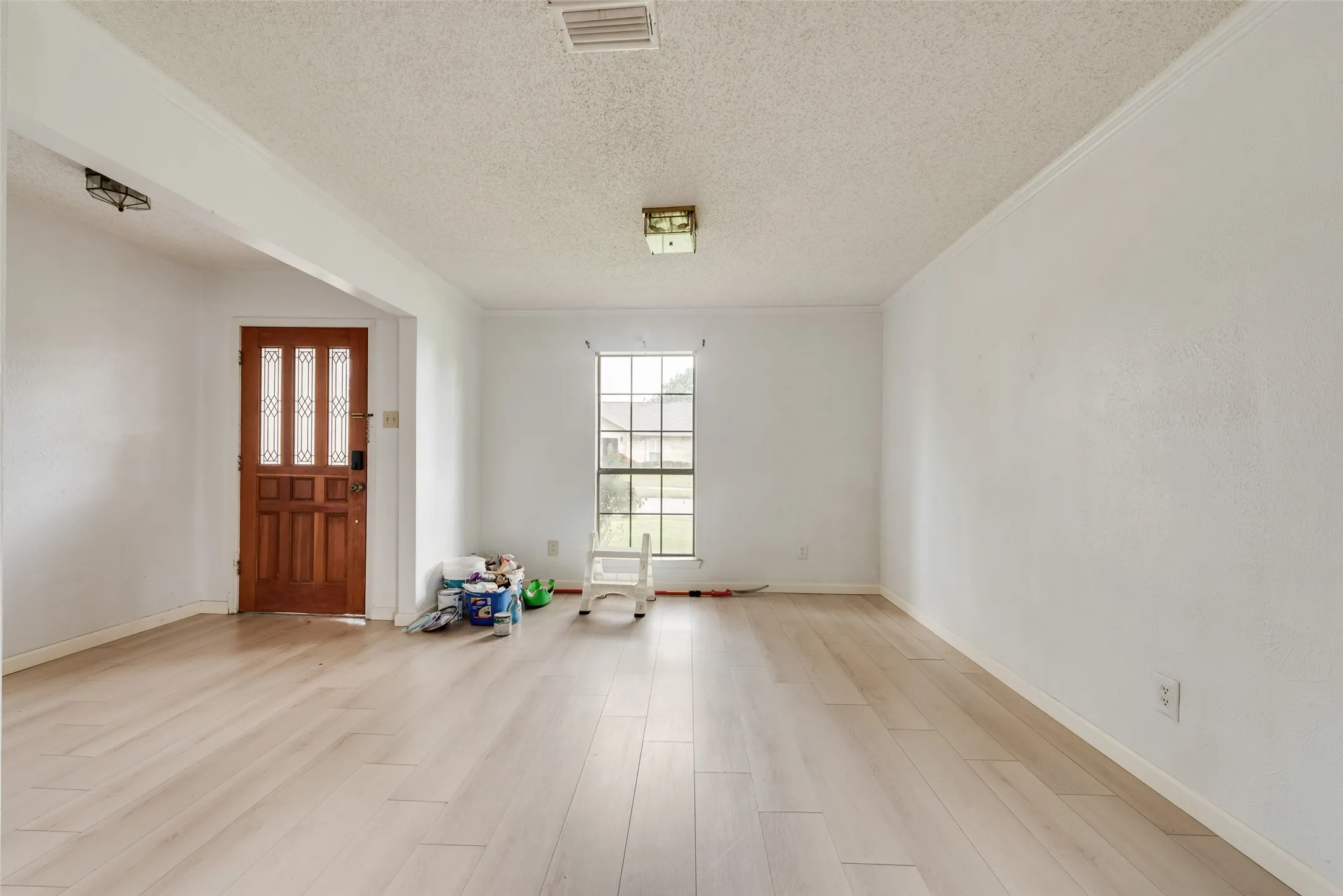 Single Family Residence For Rent in Dallas County , 2623 Fallcreek Drive, Carrollton, Texas 75006, 3 Bedroom, 2 Bathroom, 2 Garage spaces, 2,025 Sqft, built in 1979, mls#21323423, Real Estate Agent in Carrollton, Homes For Rent in Dallas county, Homes For Rent in Carrollton, Realtor in Carrollton Texas, Real Estate Brokerage Independent Realty Texas, Luminita Cordes Realtor