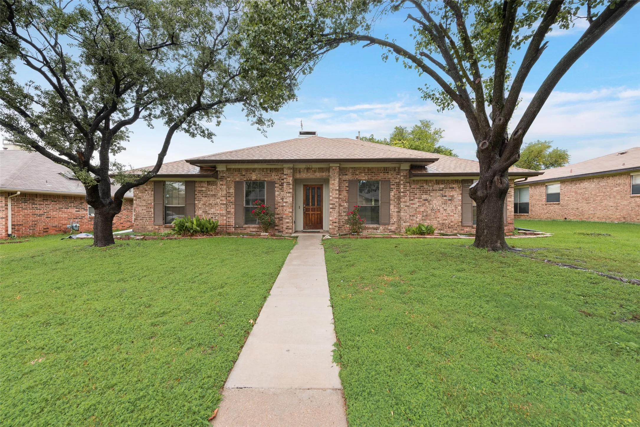 Single Family Residence For Rent in Dallas County , 2623 Fallcreek Drive, Carrollton, Texas 75006, 3 Bedroom, 2 Bathroom, 2 Garage spaces, 2,025 Sqft, built in 1979, mls#21323423, Real Estate Agent in Carrollton, Homes For Rent in Dallas county, Homes For Rent in Carrollton, Realtor in Carrollton Texas, Real Estate Brokerage Independent Realty Texas, Luminita Cordes Realtor