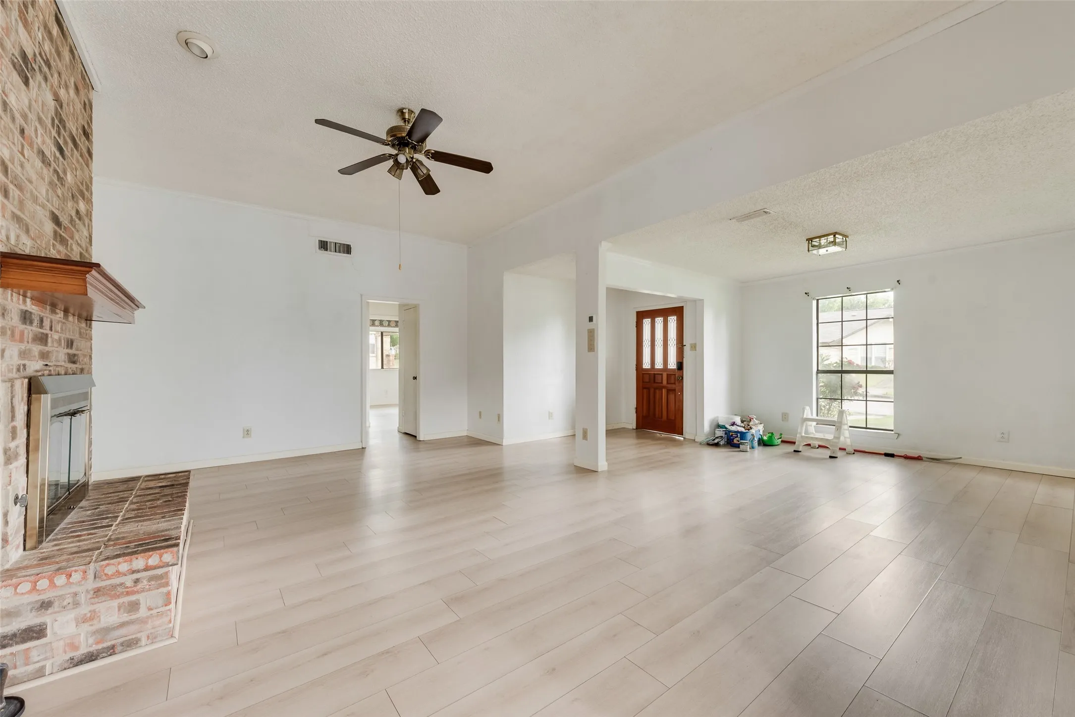 Single Family Residence For Rent in Dallas County , 2623 Fallcreek Drive, Carrollton, Texas 75006, 3 Bedroom, 2 Bathroom, 2 Garage spaces, 2,025 Sqft, built in 1979, mls#21323423, Real Estate Agent in Carrollton, Homes For Rent in Dallas county, Homes For Rent in Carrollton, Realtor in Carrollton Texas, Real Estate Brokerage Independent Realty Texas, Luminita Cordes Realtor
