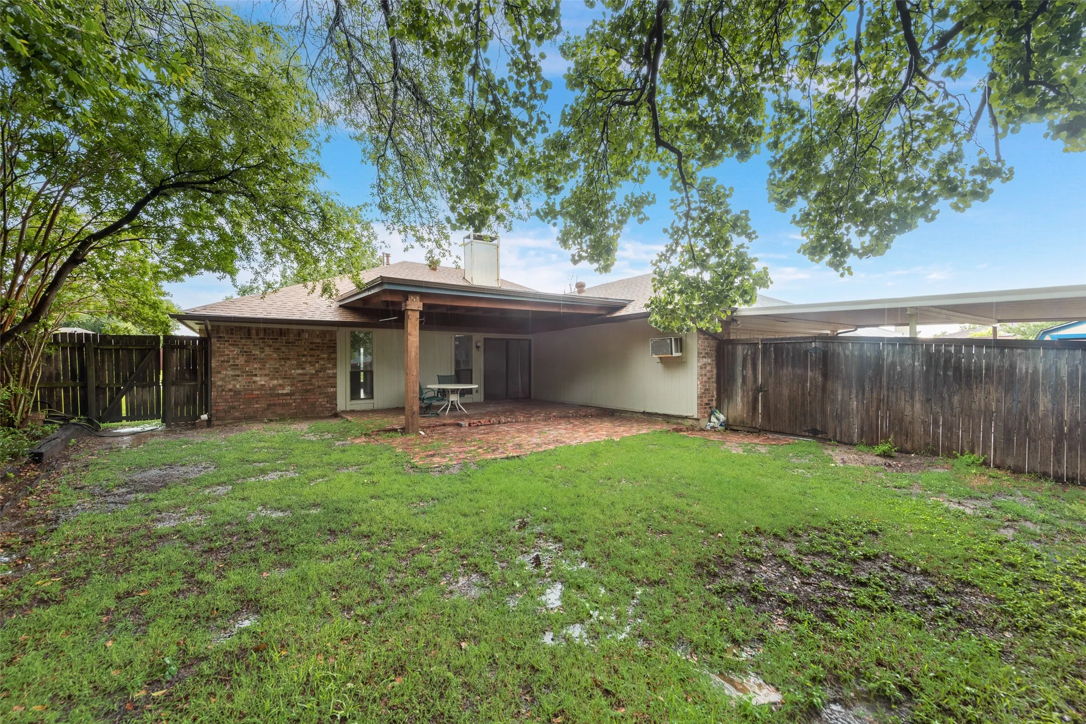 Single Family Residence For Rent in Dallas County , 2623 Fallcreek Drive, Carrollton, Texas 75006, 3 Bedroom, 2 Bathroom, 2 Garage spaces, 2,025 Sqft, built in 1979, mls#21323423, Real Estate Agent in Carrollton, Homes For Rent in Dallas county, Homes For Rent in Carrollton, Realtor in Carrollton Texas, Real Estate Brokerage Independent Realty Texas, Luminita Cordes Realtor