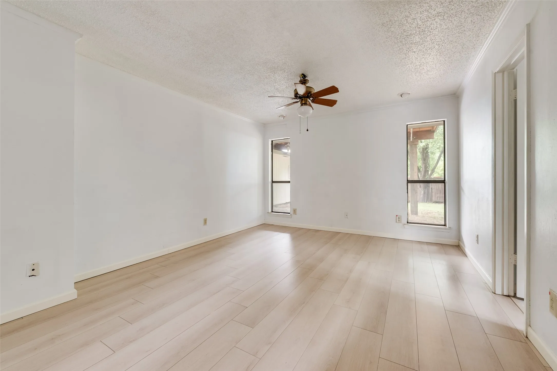Single Family Residence For Rent in Dallas County , 2623 Fallcreek Drive, Carrollton, Texas 75006, 3 Bedroom, 2 Bathroom, 2 Garage spaces, 2,025 Sqft, built in 1979, mls#21323423, Real Estate Agent in Carrollton, Homes For Rent in Dallas county, Homes For Rent in Carrollton, Realtor in Carrollton Texas, Real Estate Brokerage Independent Realty Texas, Luminita Cordes Realtor