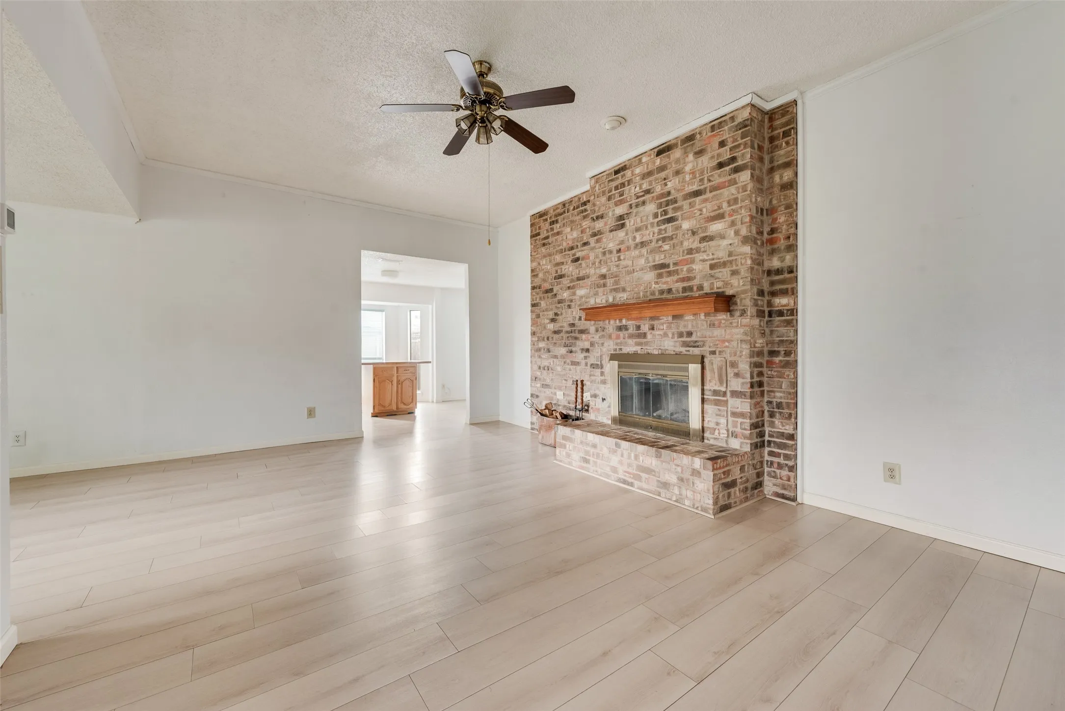 Single Family Residence For Rent in Dallas County , 2623 Fallcreek Drive, Carrollton, Texas 75006, 3 Bedroom, 2 Bathroom, 2 Garage spaces, 2,025 Sqft, built in 1979, mls#21323423, Real Estate Agent in Carrollton, Homes For Rent in Dallas county, Homes For Rent in Carrollton, Realtor in Carrollton Texas, Real Estate Brokerage Independent Realty Texas, Luminita Cordes Realtor